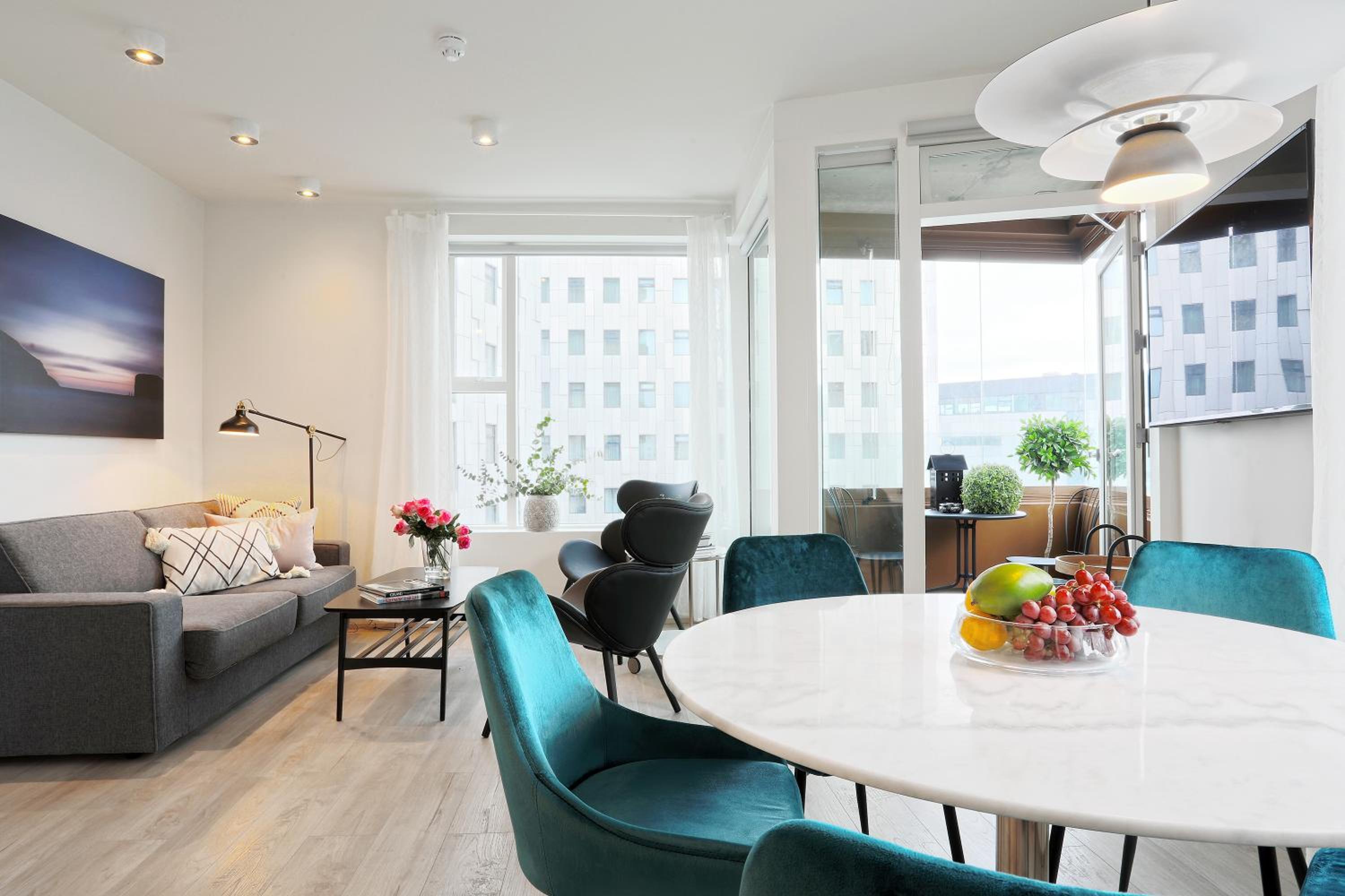 Apartment with Balcony - Photo 10