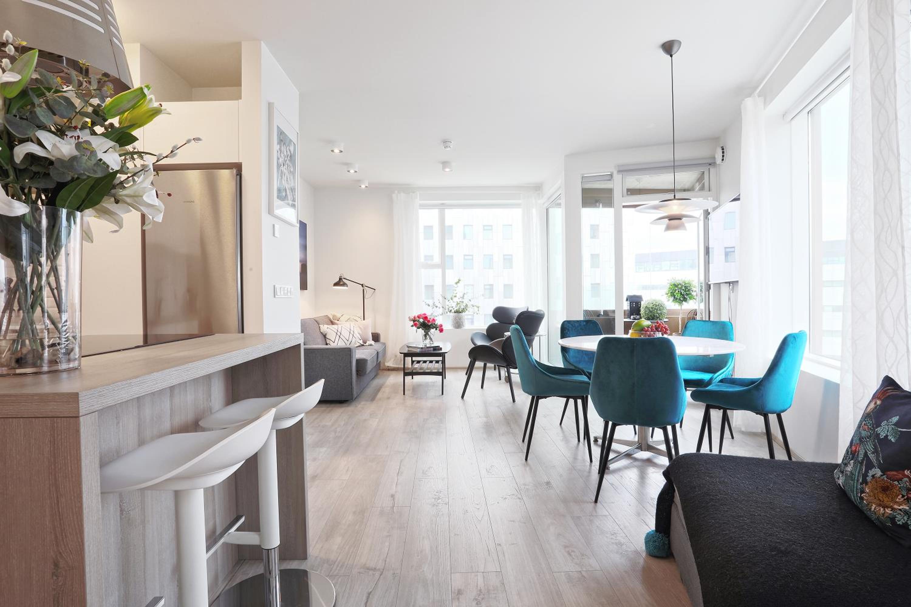 Apartment with Balcony - Photo 9