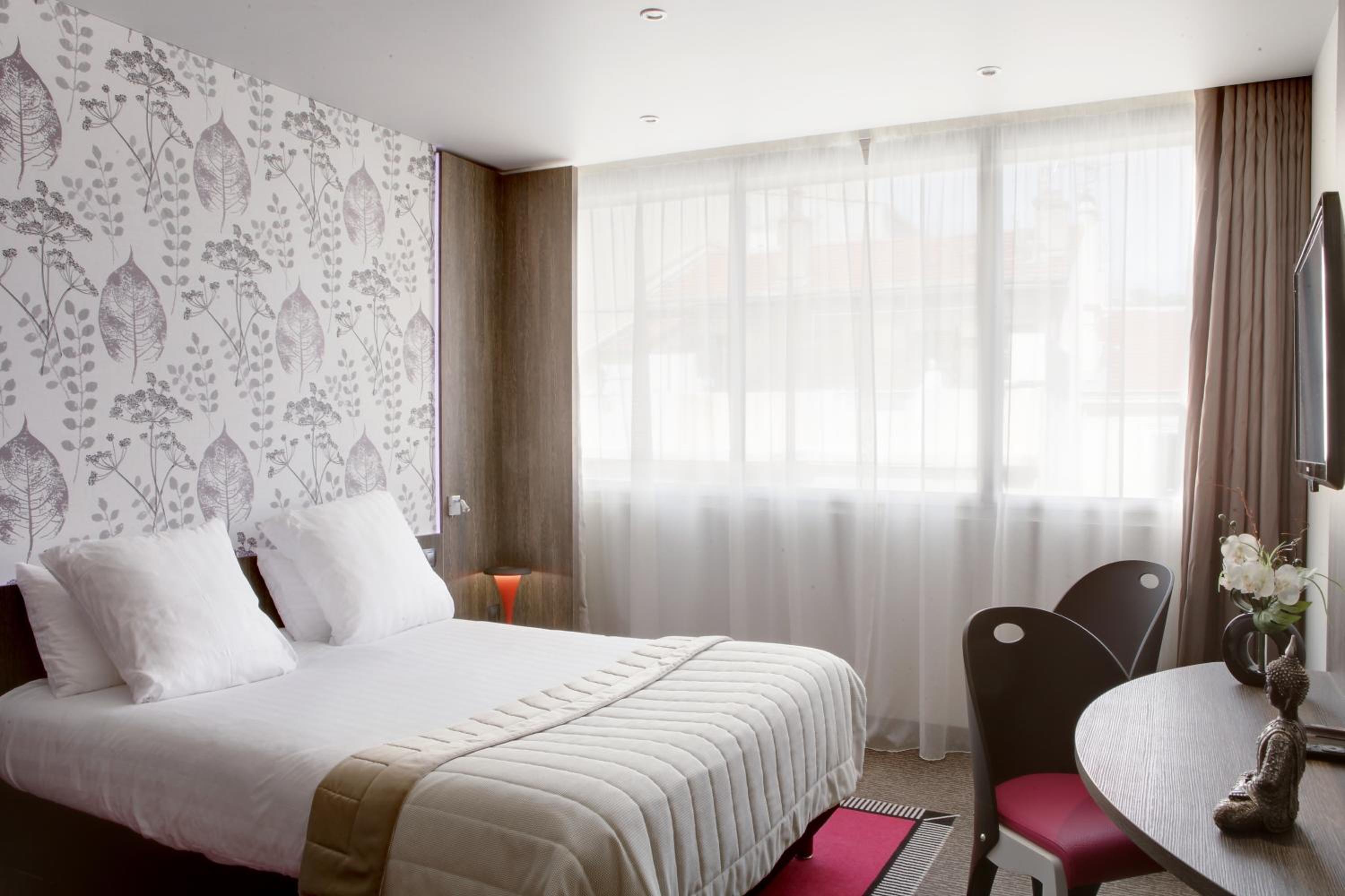 Superior Double Room with City View - Photo 1