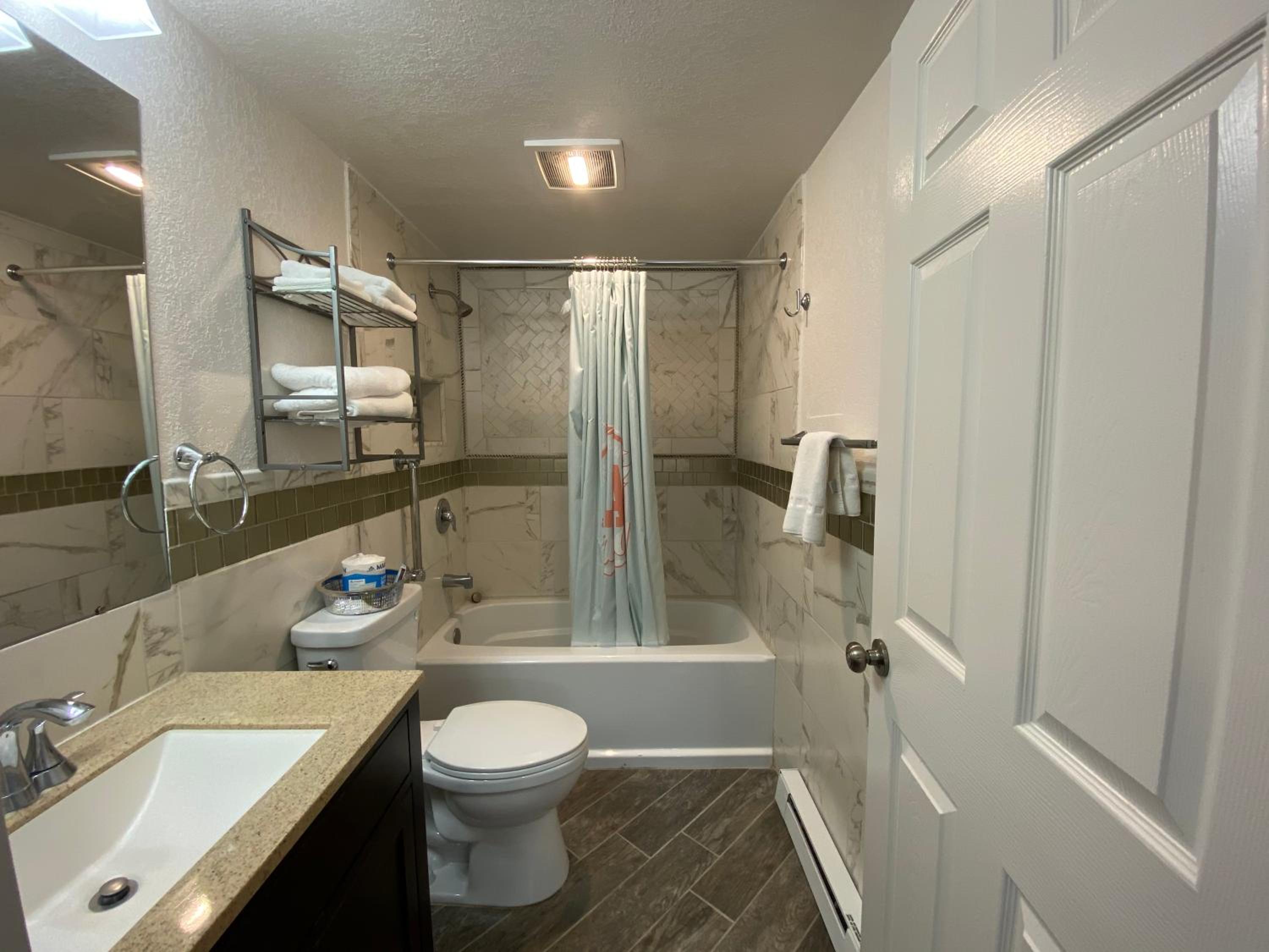 Queen Room with Two Queen Beds, photo 7