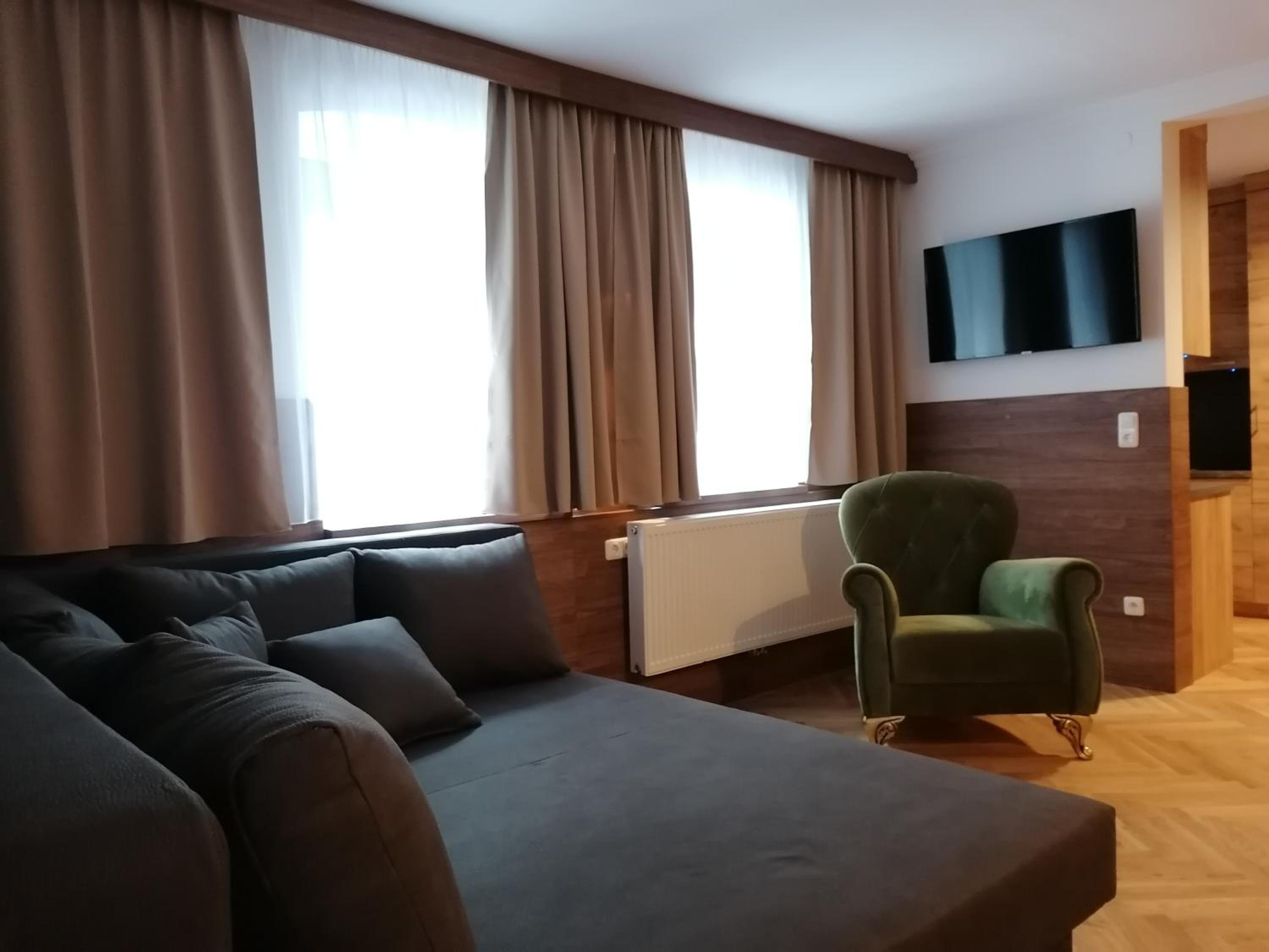 One-Bedroom Apartment with Courtyard View  photo 1