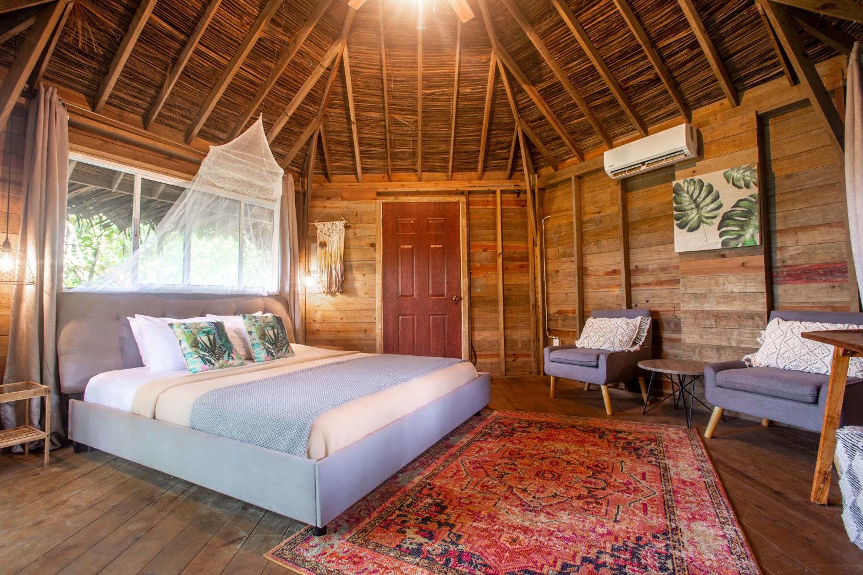 Deluxe Bungalow photo 2
