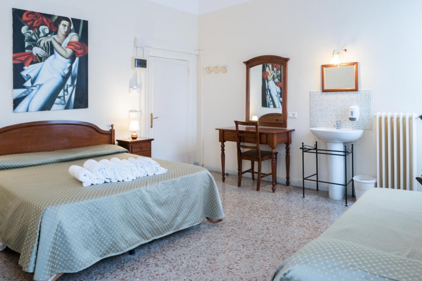 Triple Room With Shared Bathroom photo 3