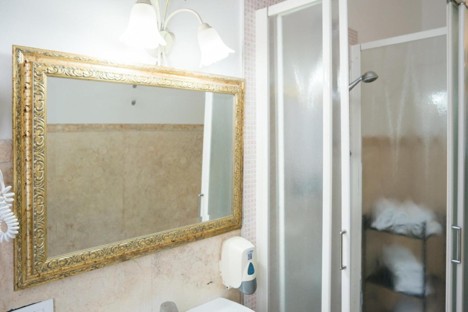 Quadruple Room With Shared Bathroom photo 2