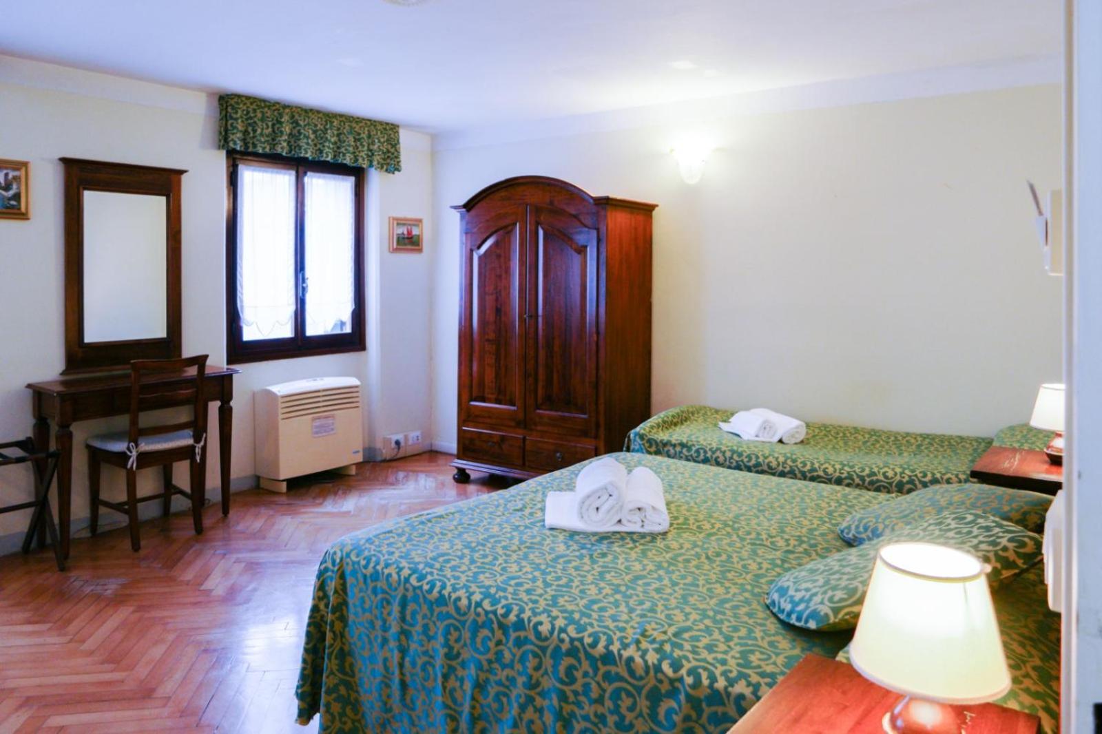Triple Room With Shared Bathroom photo 1