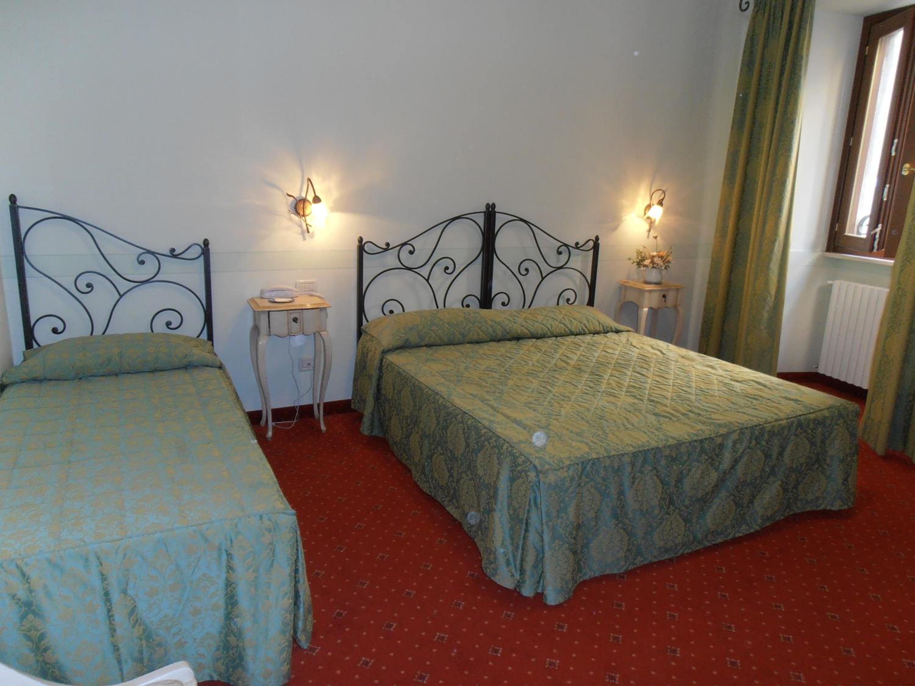 Family Room (2 Adults + 2 Children)