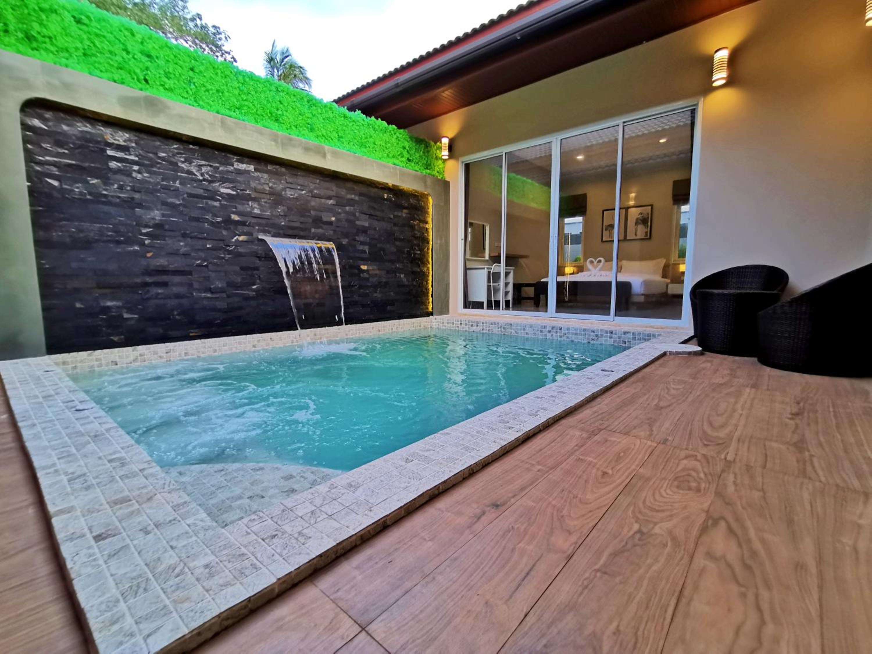 Villa with Private Pool - Photo 1
