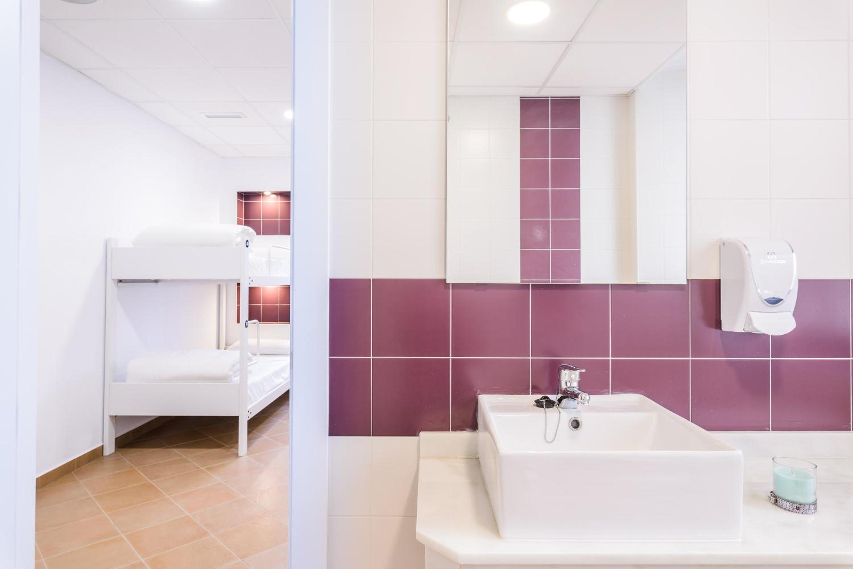 Standard Quadruple Room - Photo 2
