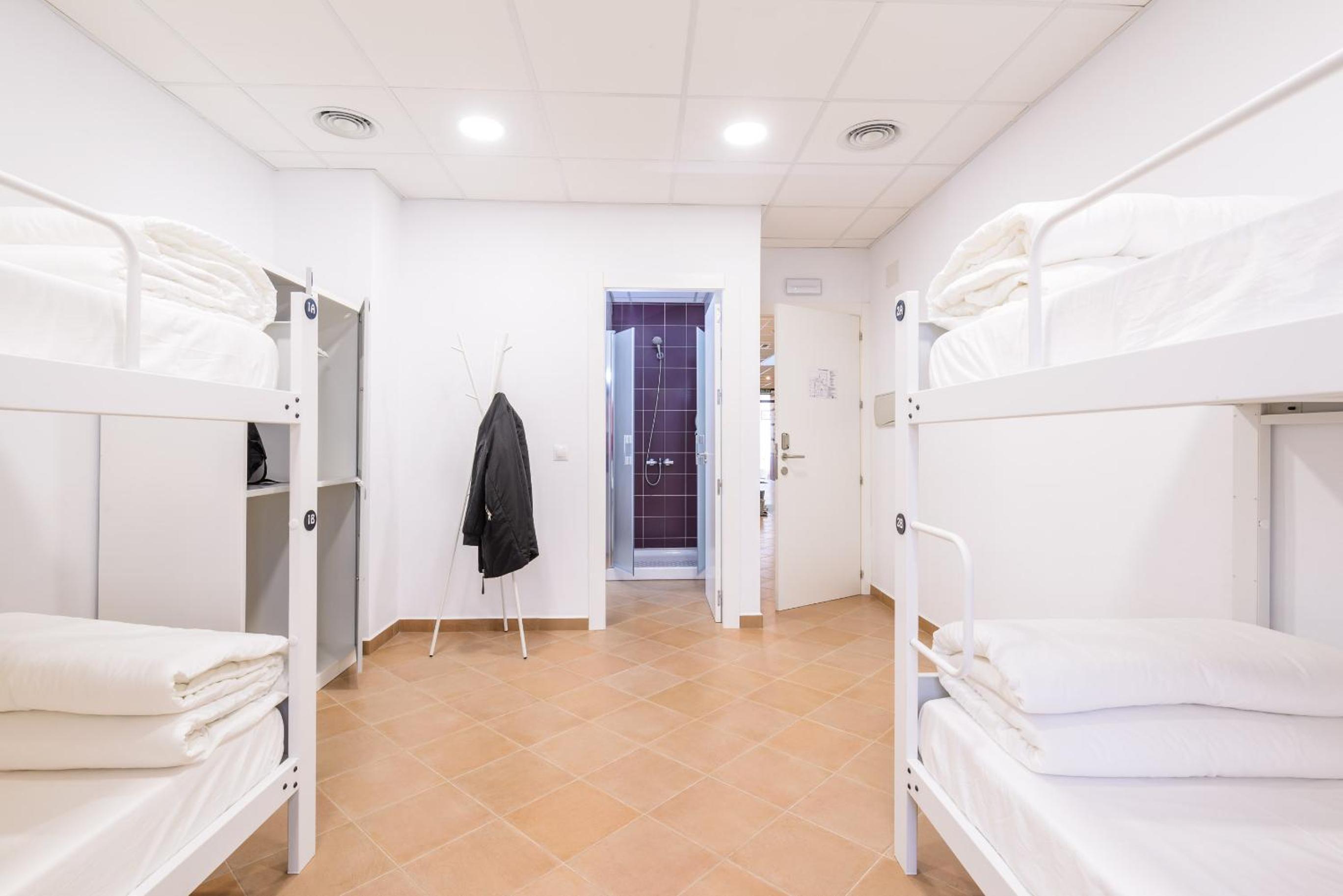 Standard Quadruple Room - Photo 5