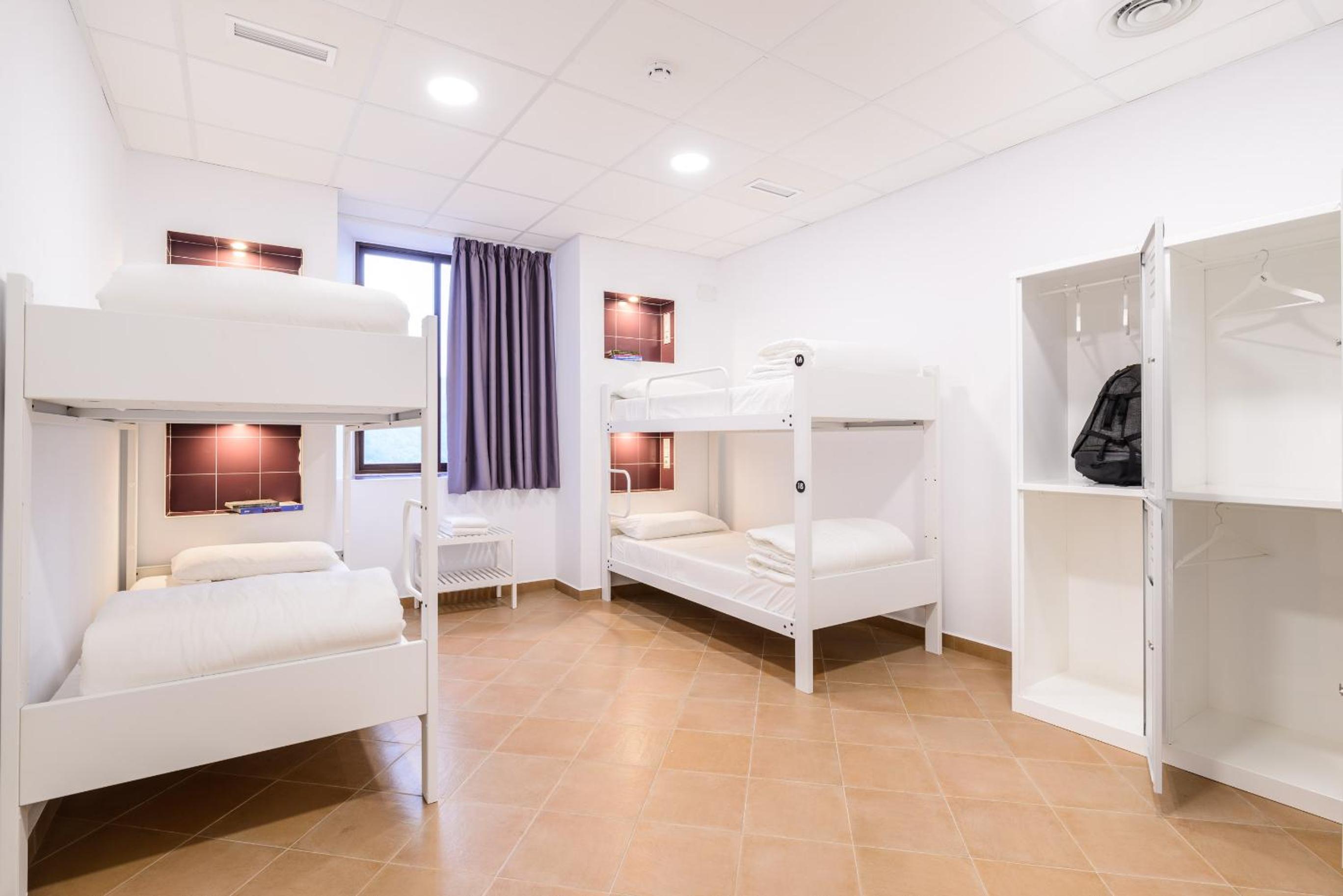 Standard Quadruple Room - Photo 6