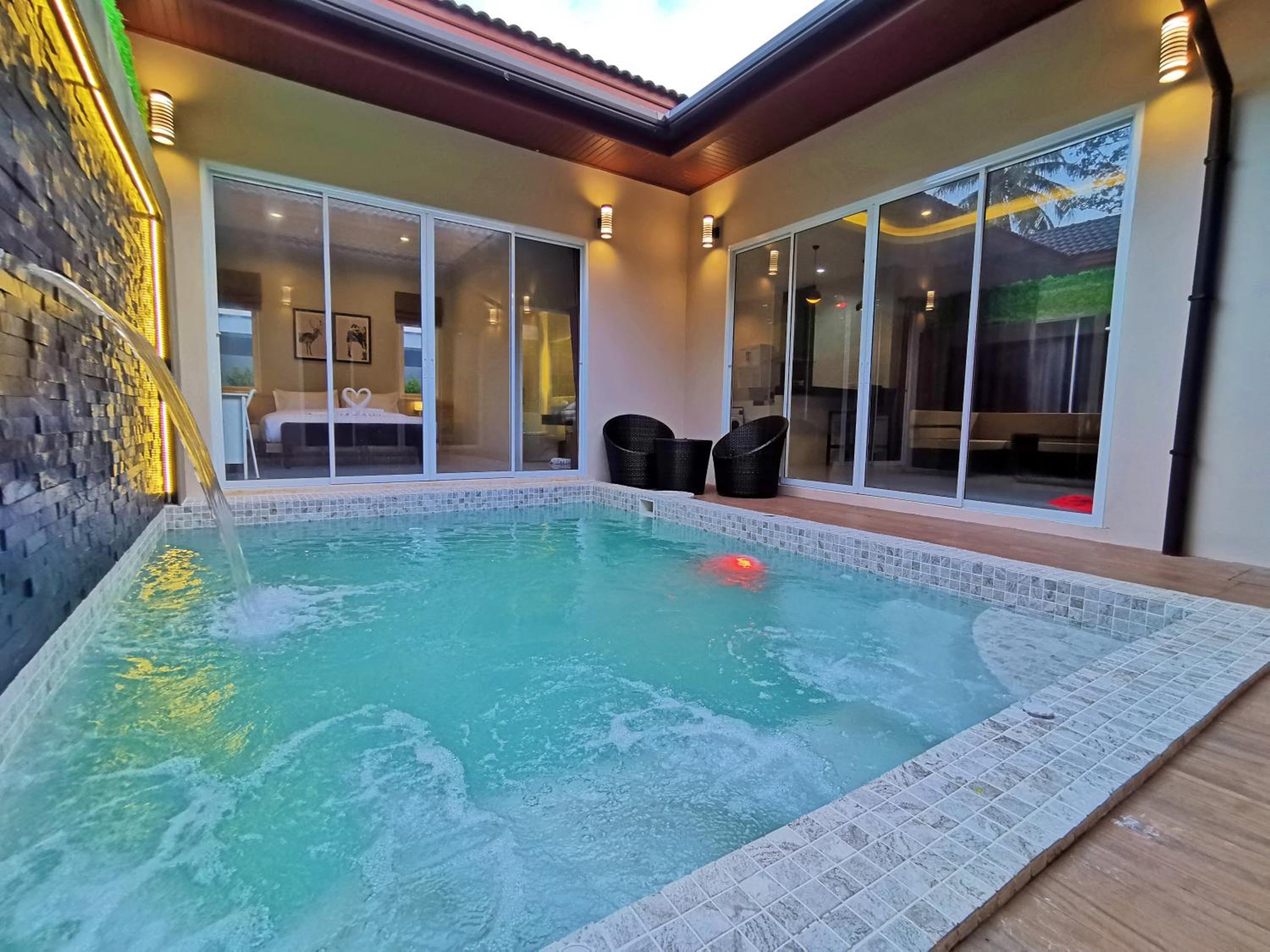 Villa with Private Pool - Photo 12