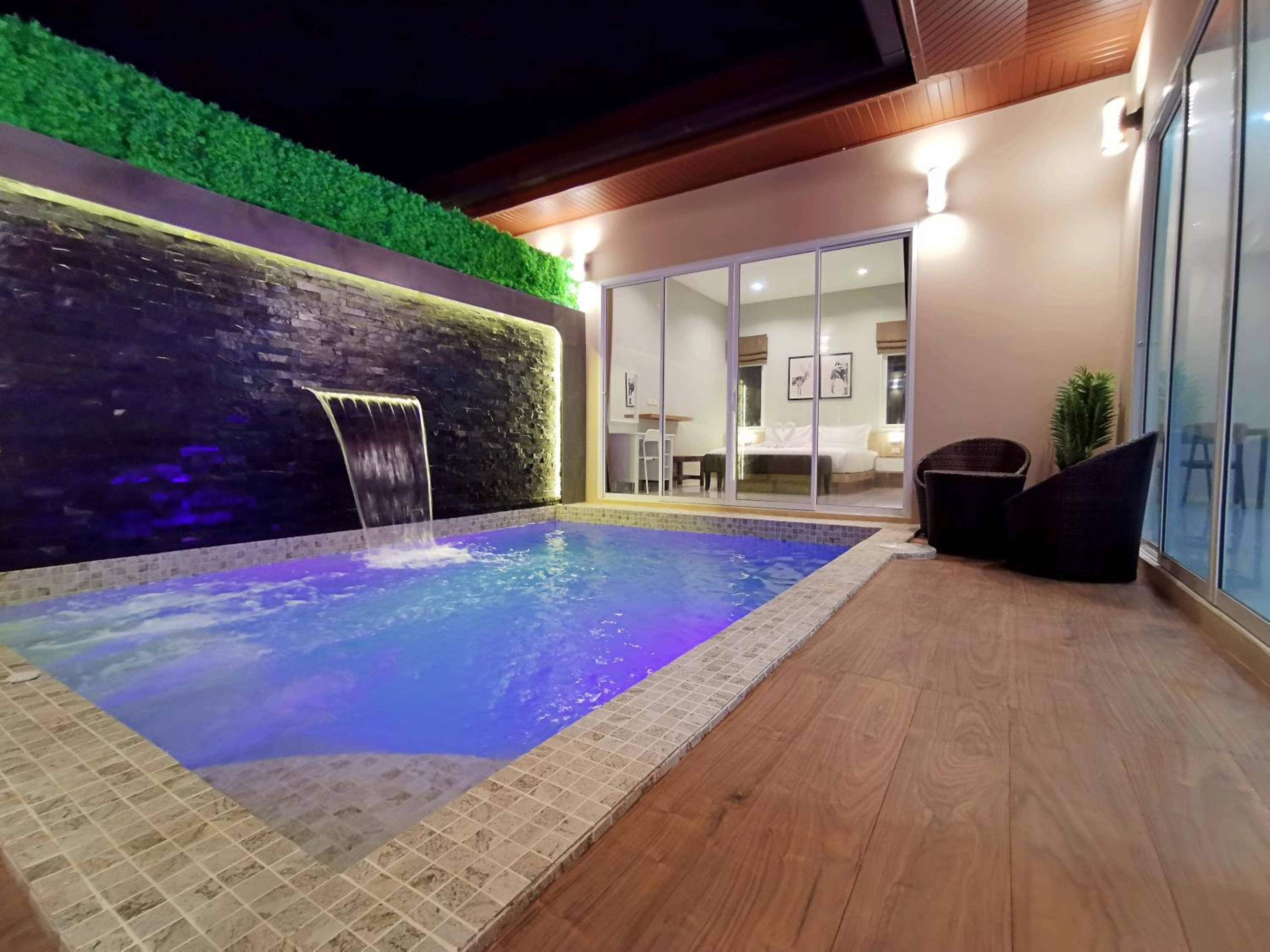 Villa with Private Pool - Photo 23