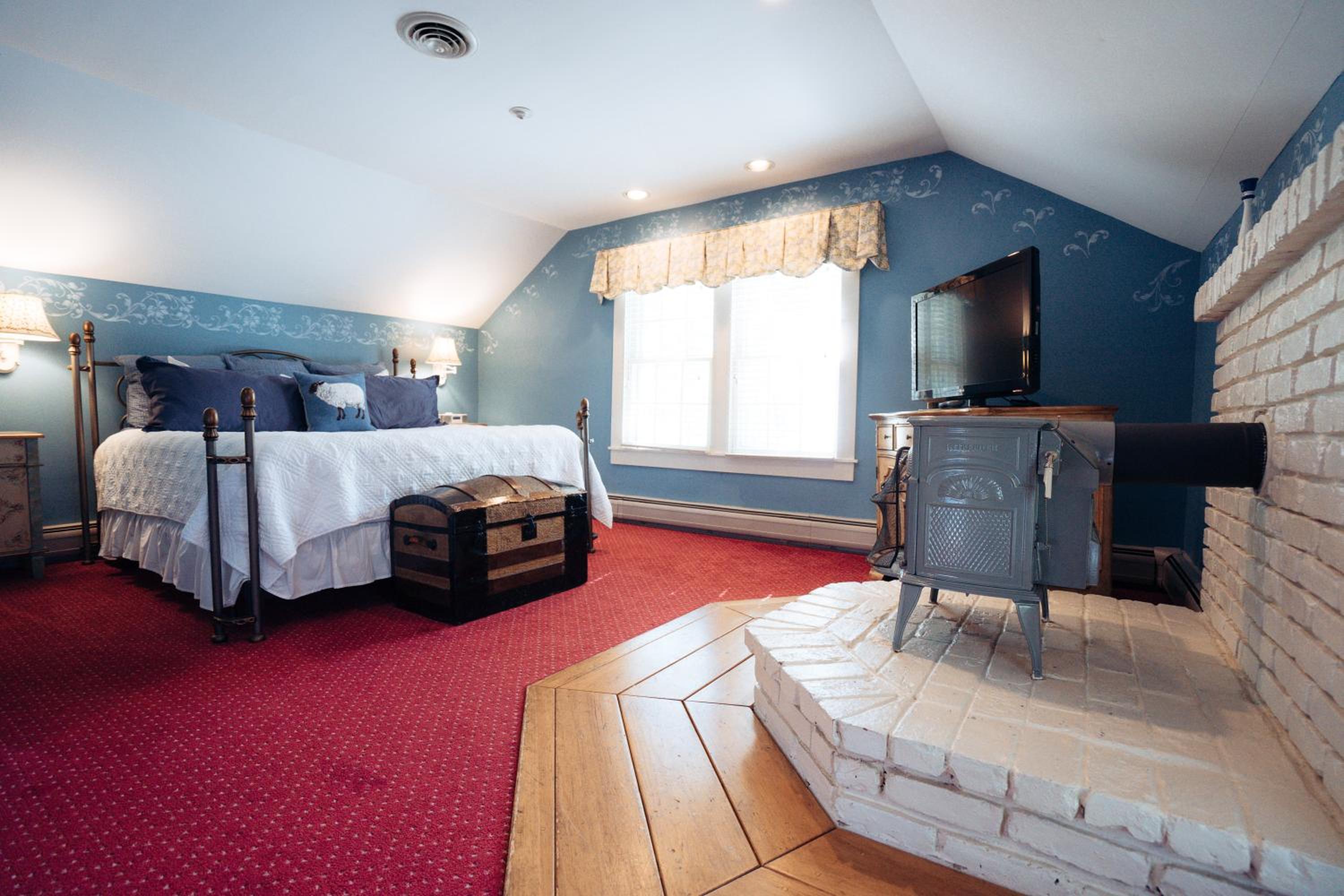 Superior Room with King or Queen Bed photo 2