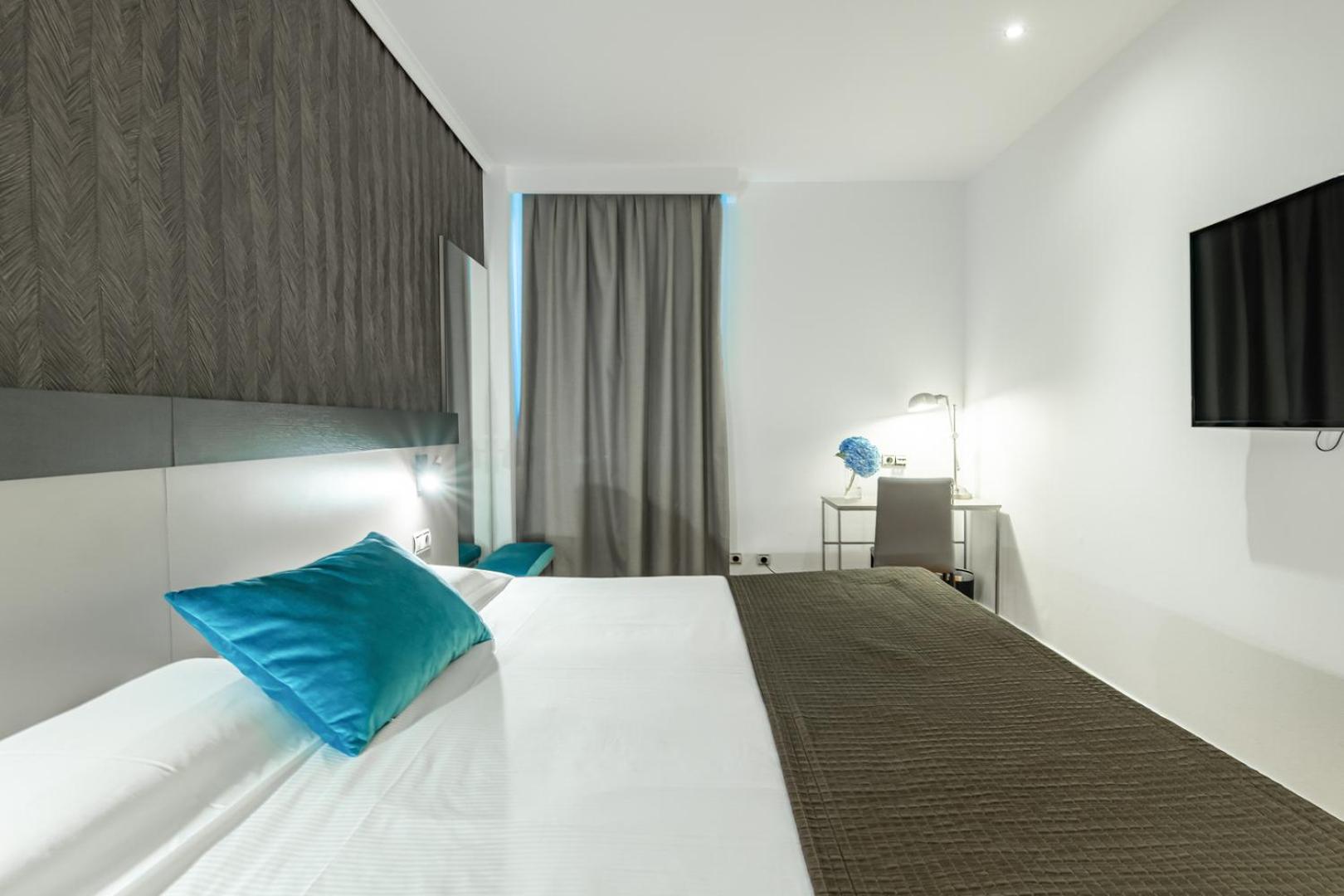 Double or Twin Room - Photo 5