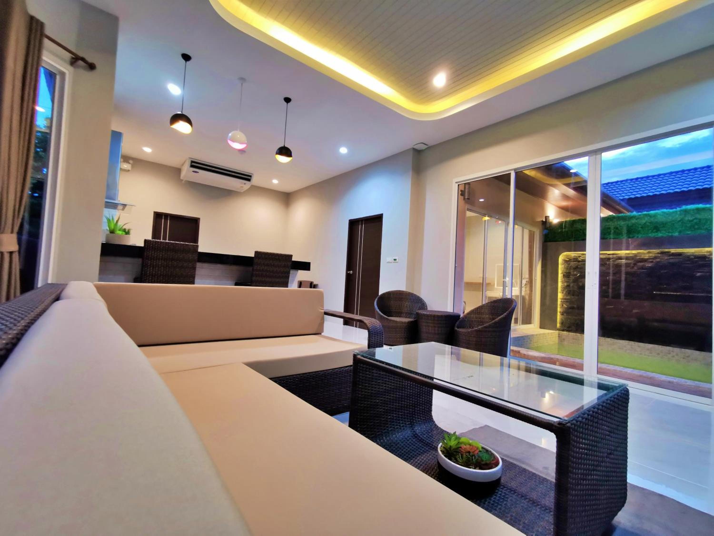 Villa with Private Pool - Photo 2