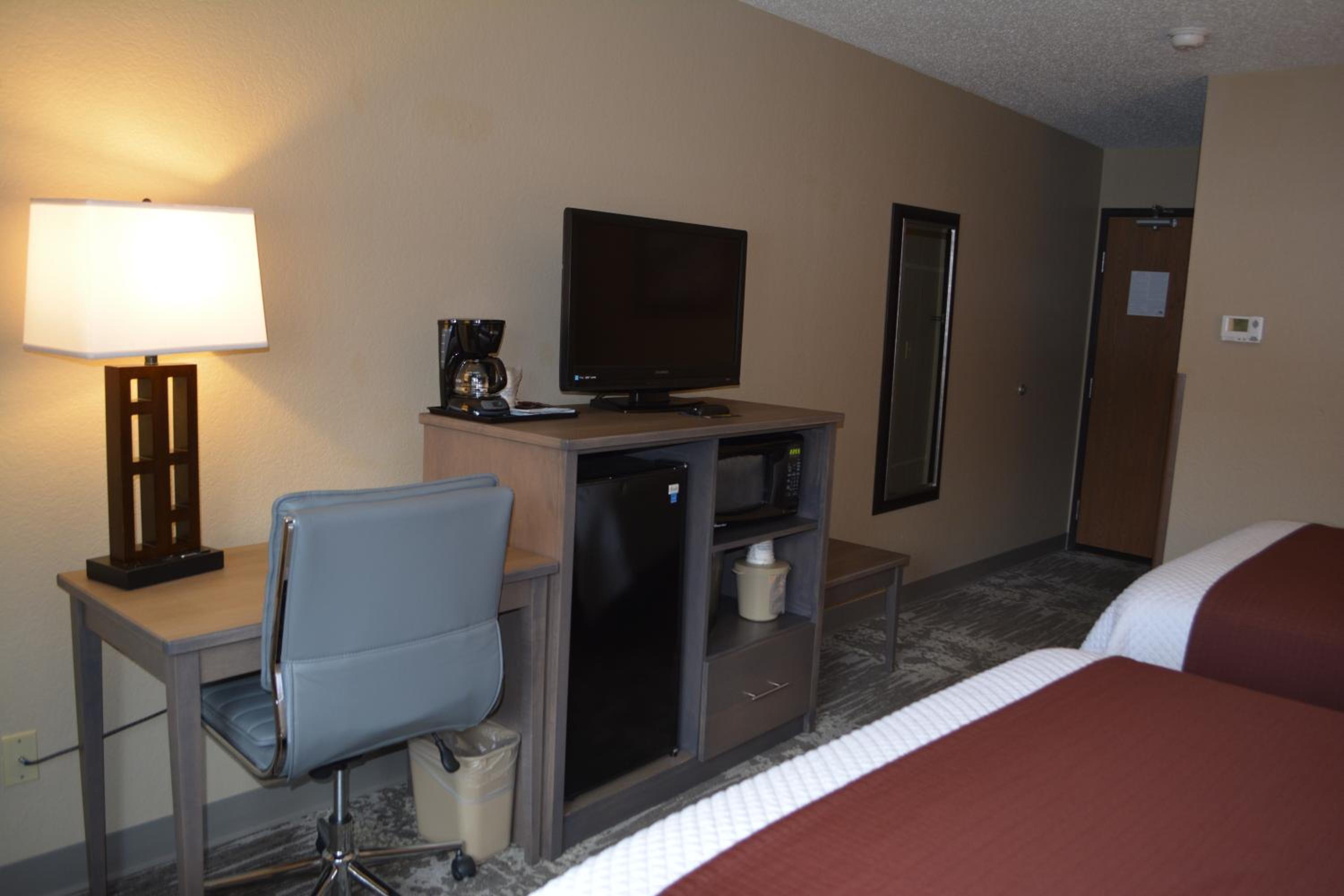 Queen Room with Two Queen Beds - Non-Smoking photo 1