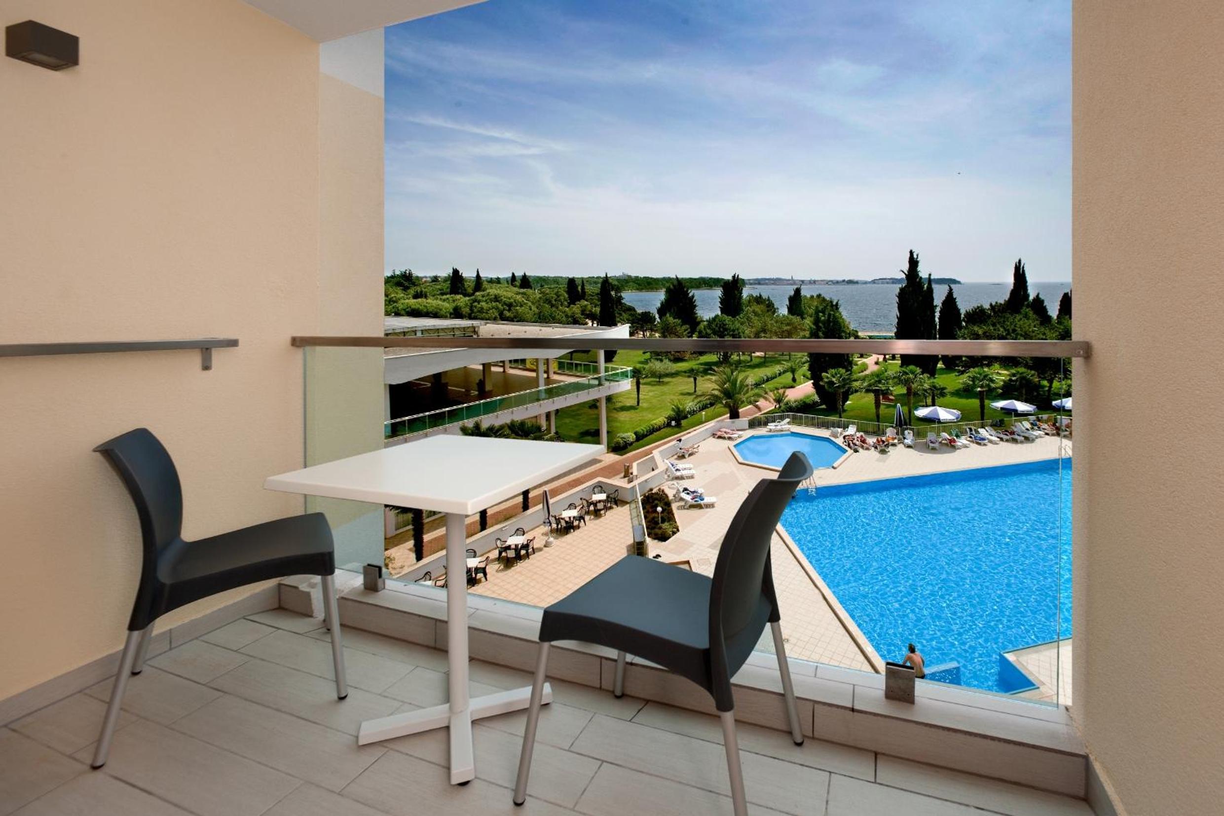 Superior Room with Balcony and Sea View photo 3