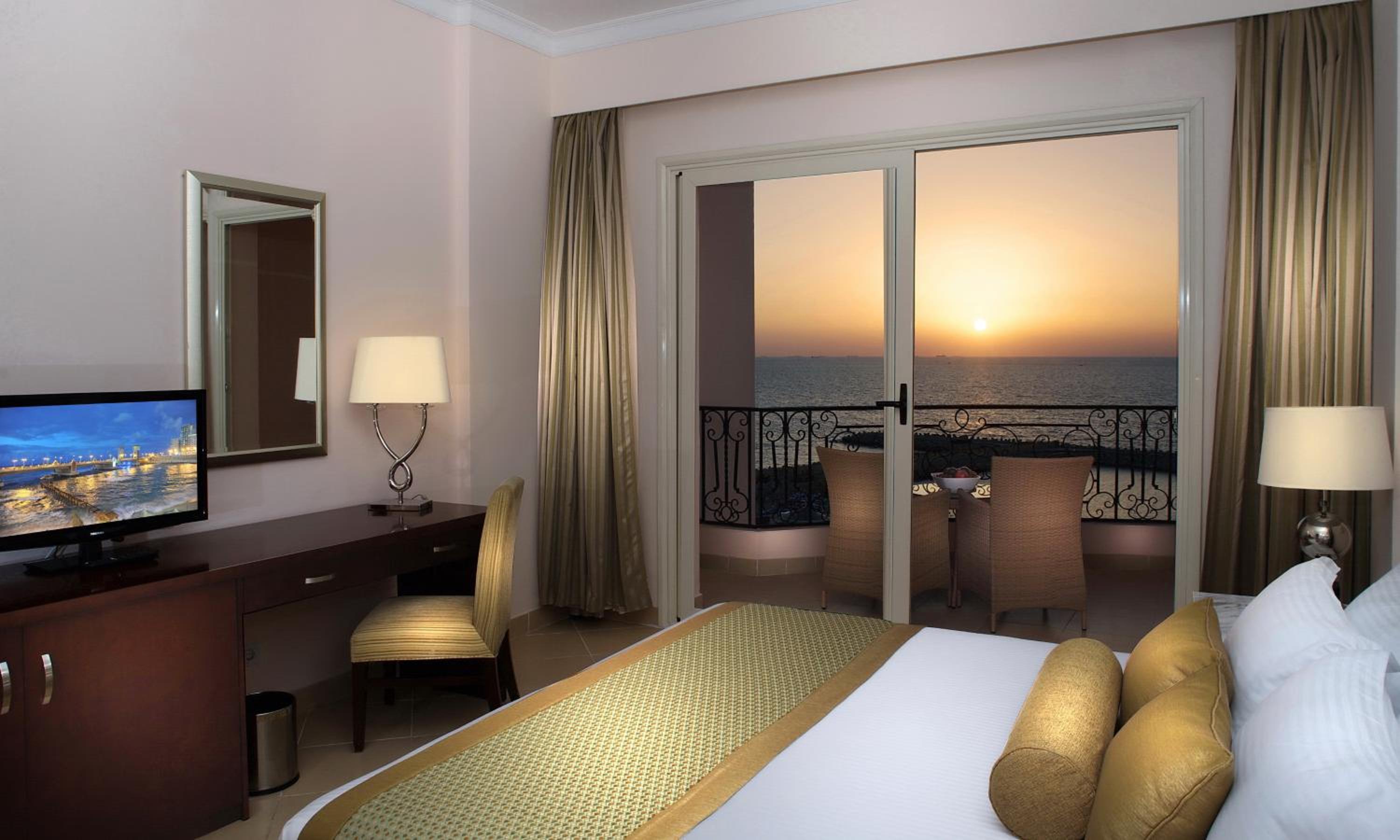 Special Offer - Deluxe Room with Frontal Sea View - Egyptians and Residents Only