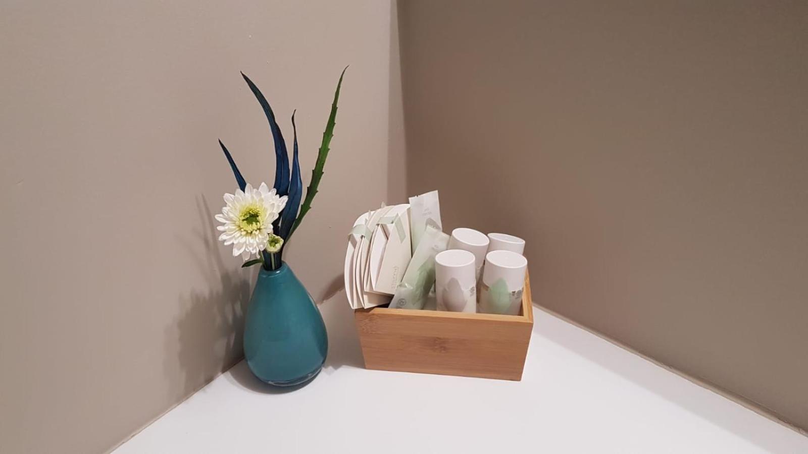 Suite with Spa Access - Photo 20