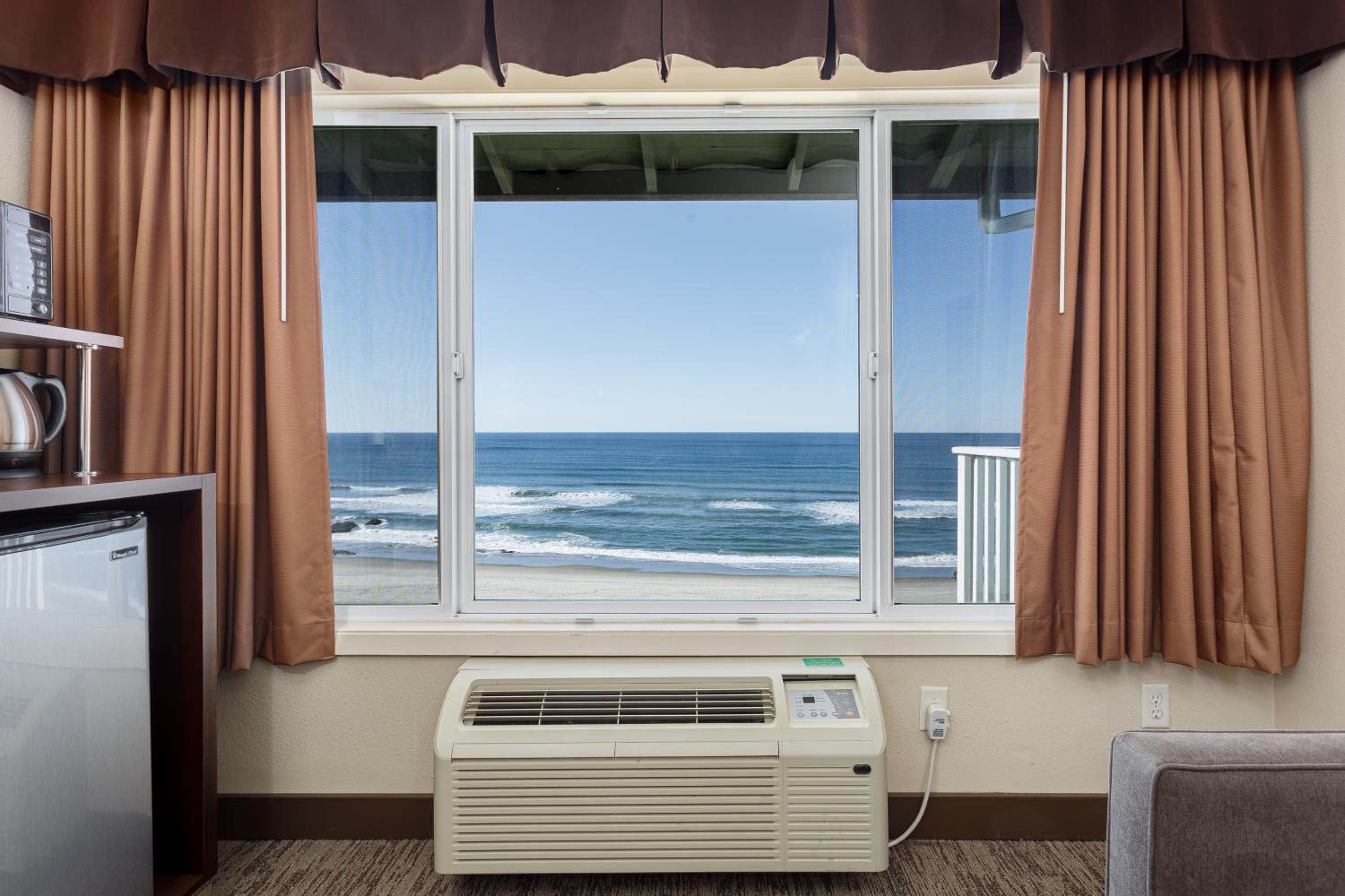 Deluxe King Studio with Ocean Front View photo 3