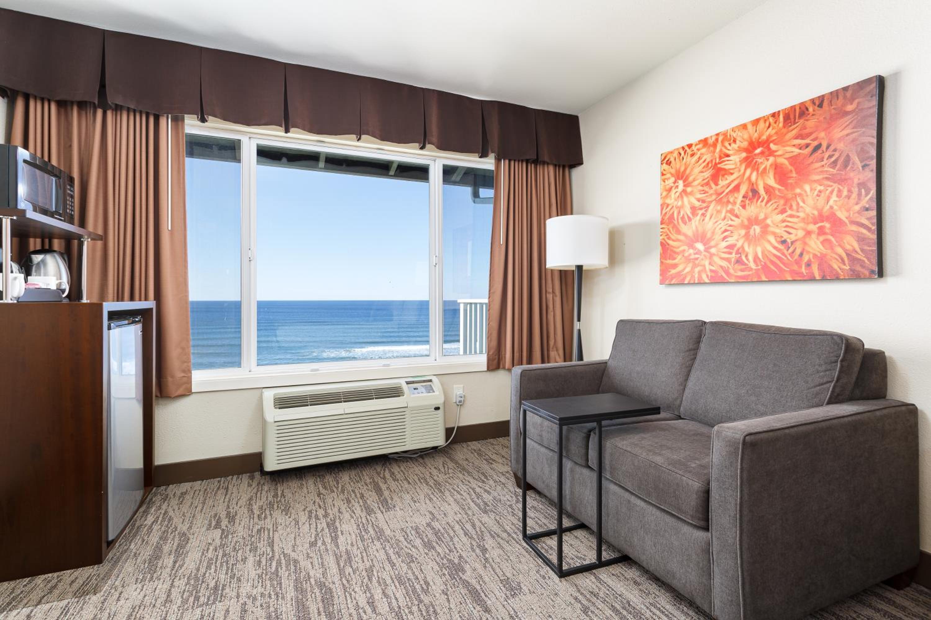Deluxe King Studio with Ocean Front View photo 2