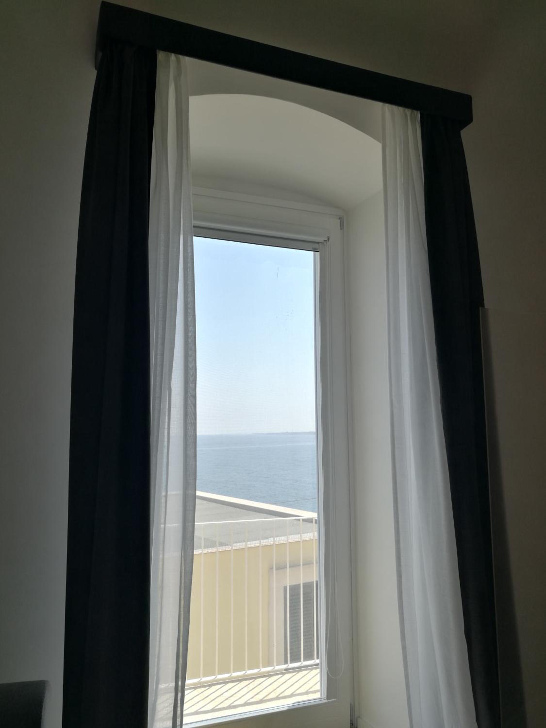 Suite with Spa Access - Photo 26