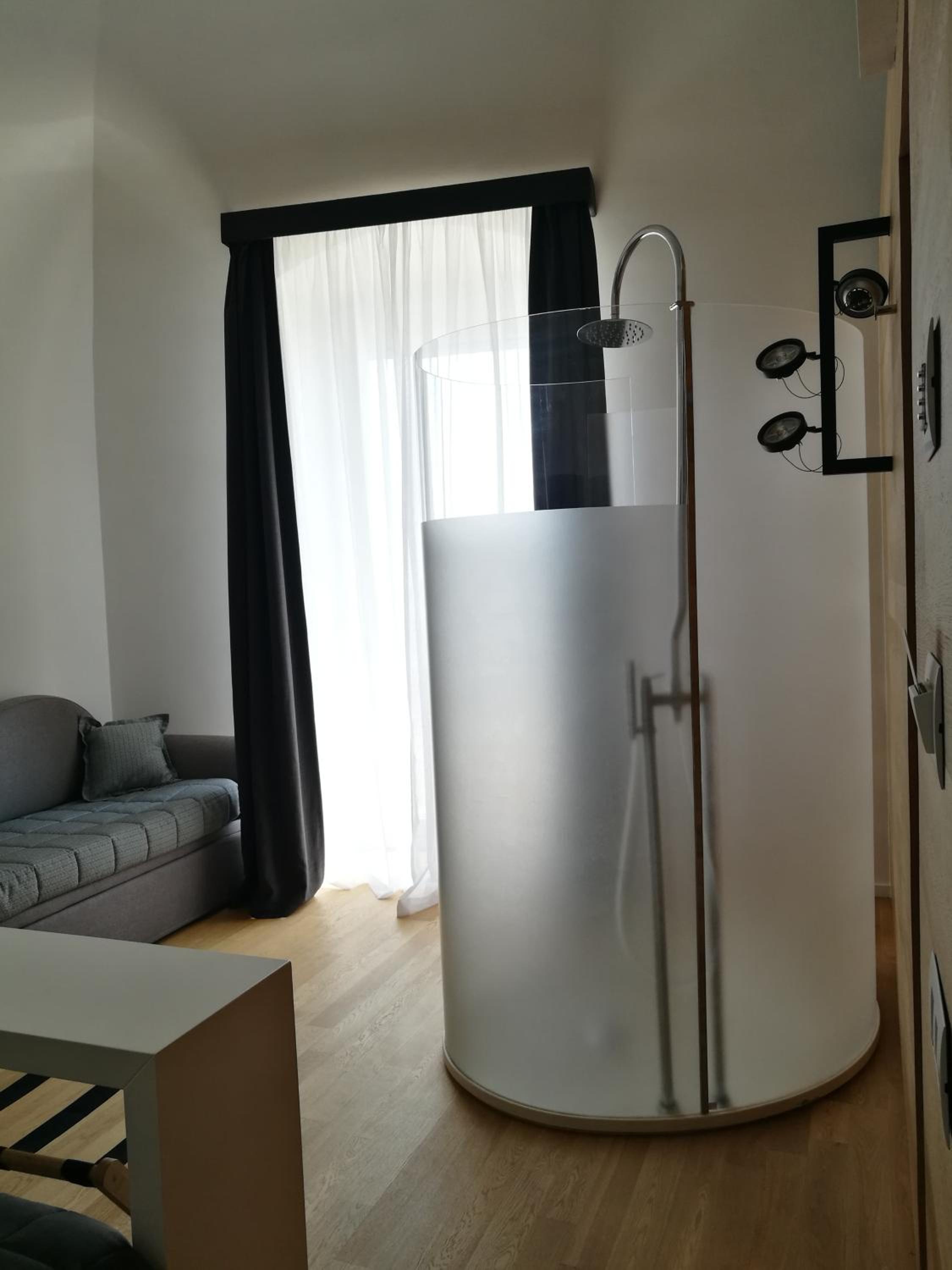 Suite with Spa Access - Photo 17