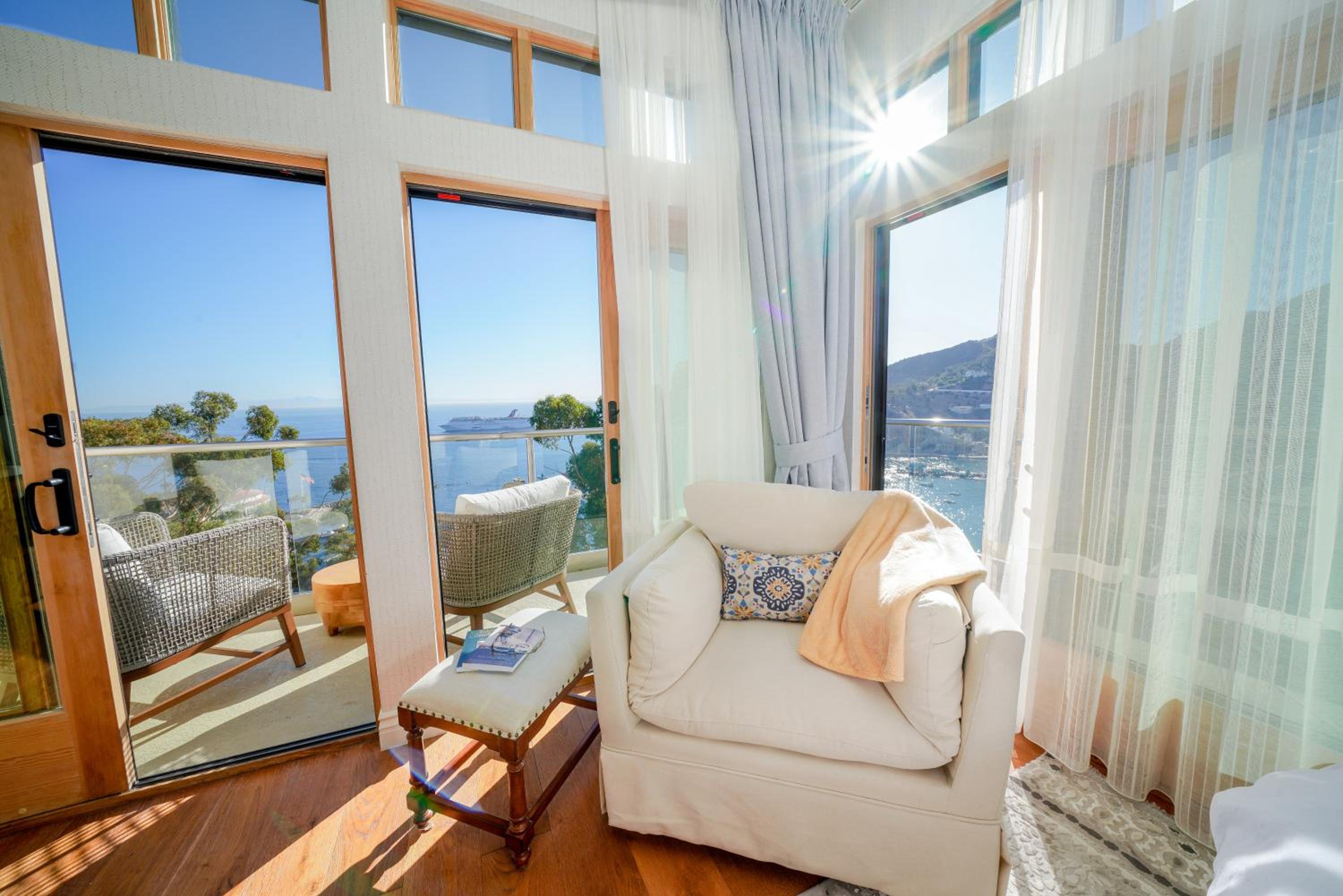 King Suite with Pool View - Photo 8