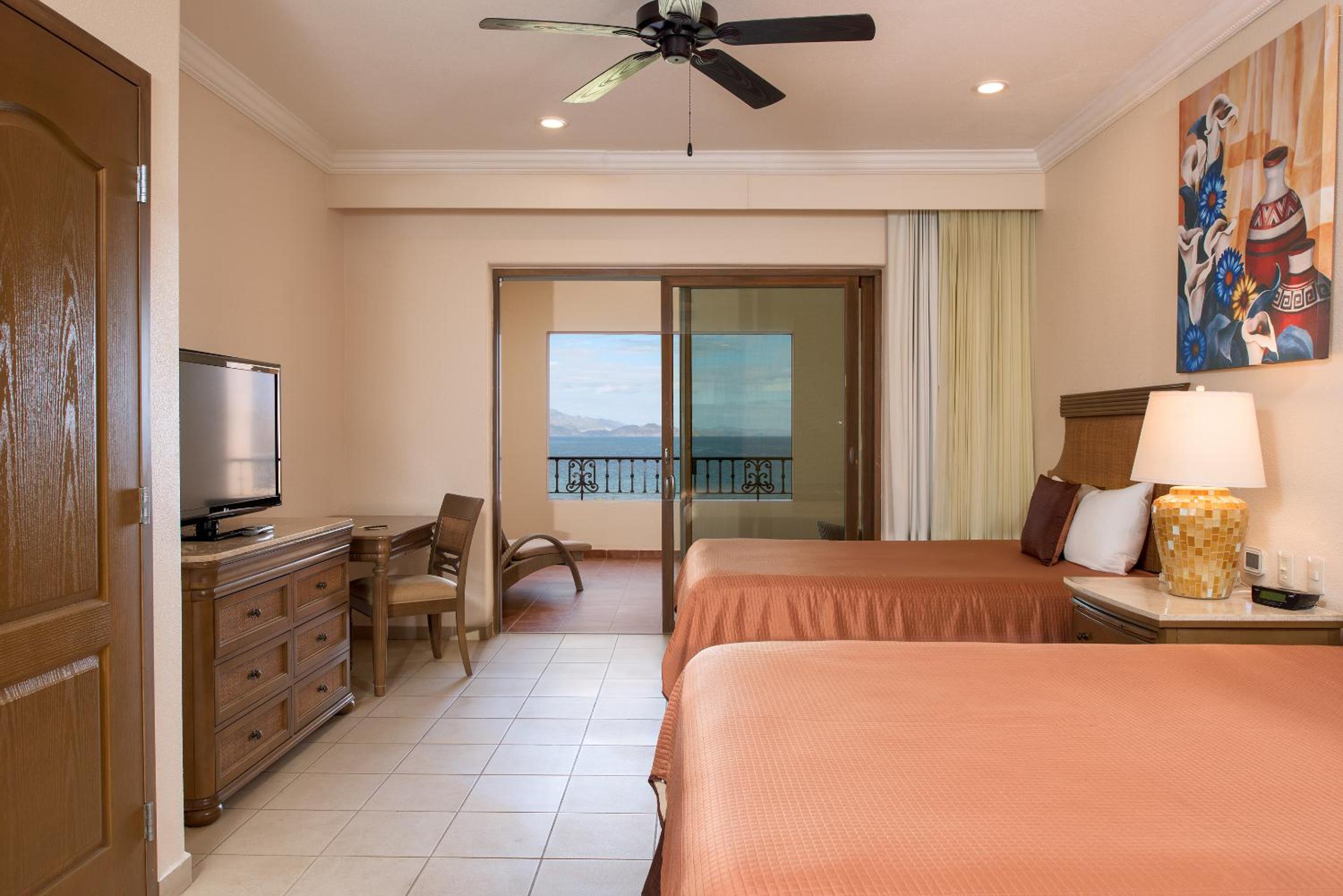 Deluxe Suite - Photo 1