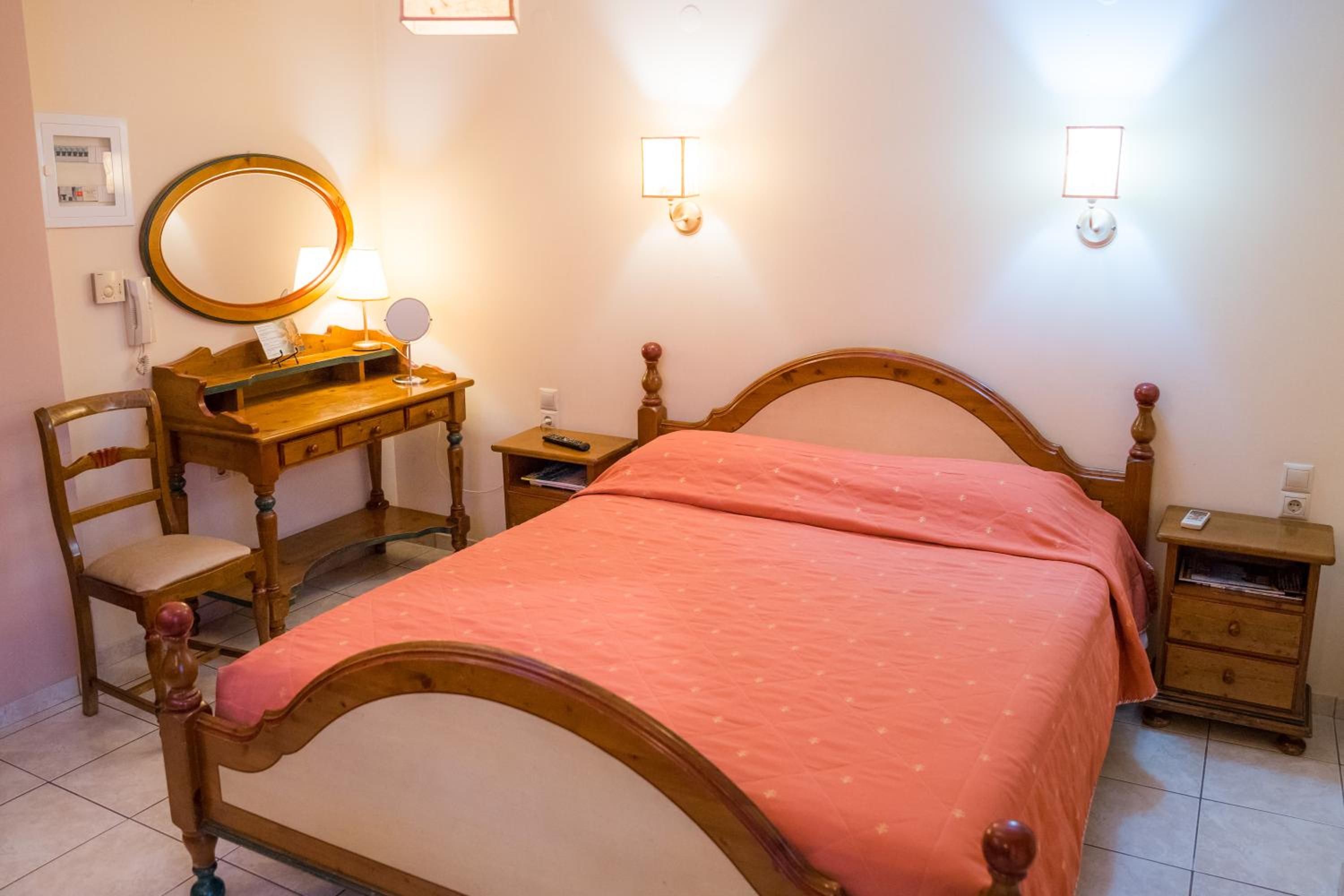 Quadruple Room with Balcony - Photo 18