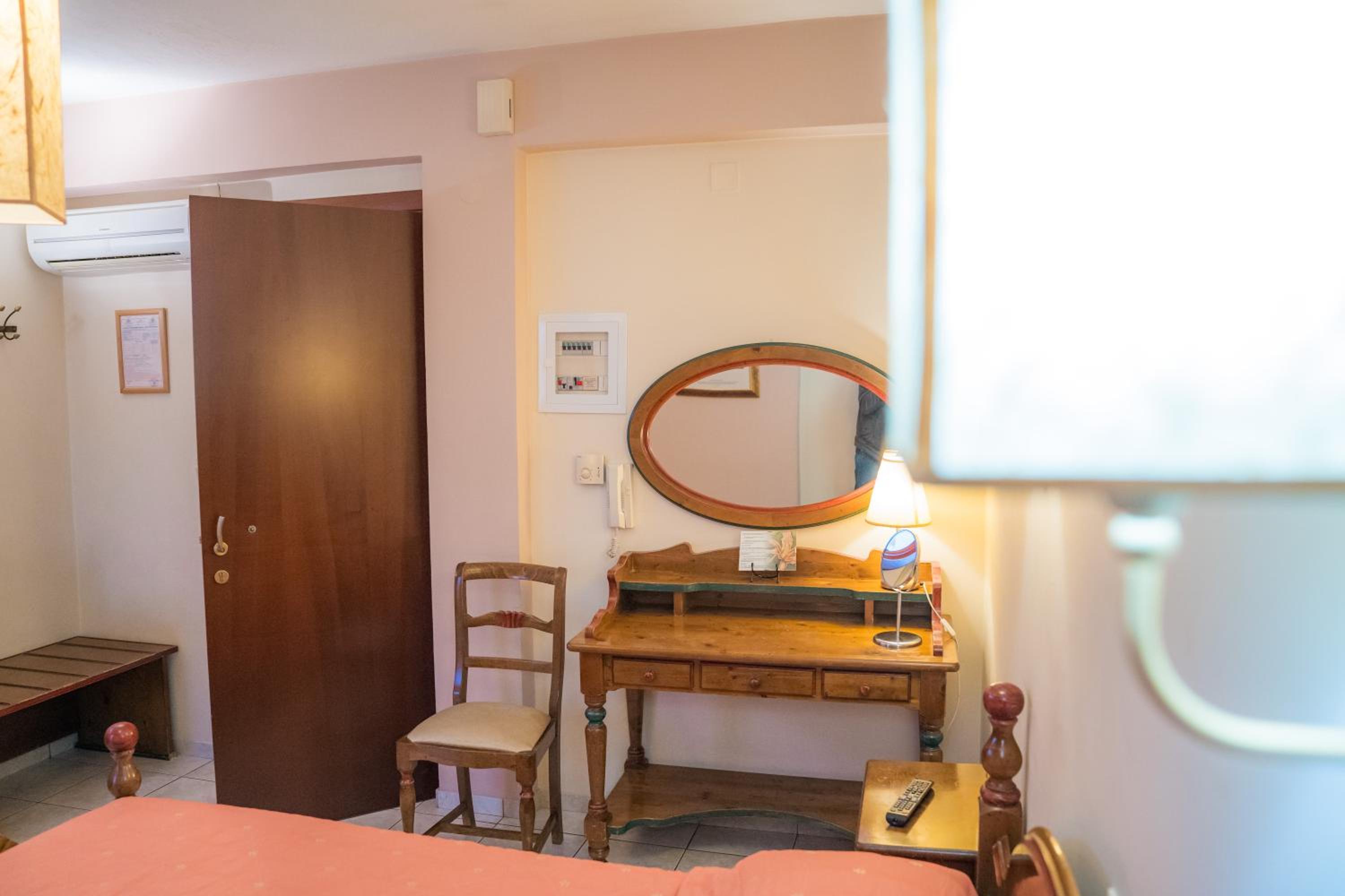 Quadruple Room with Balcony - Photo 34
