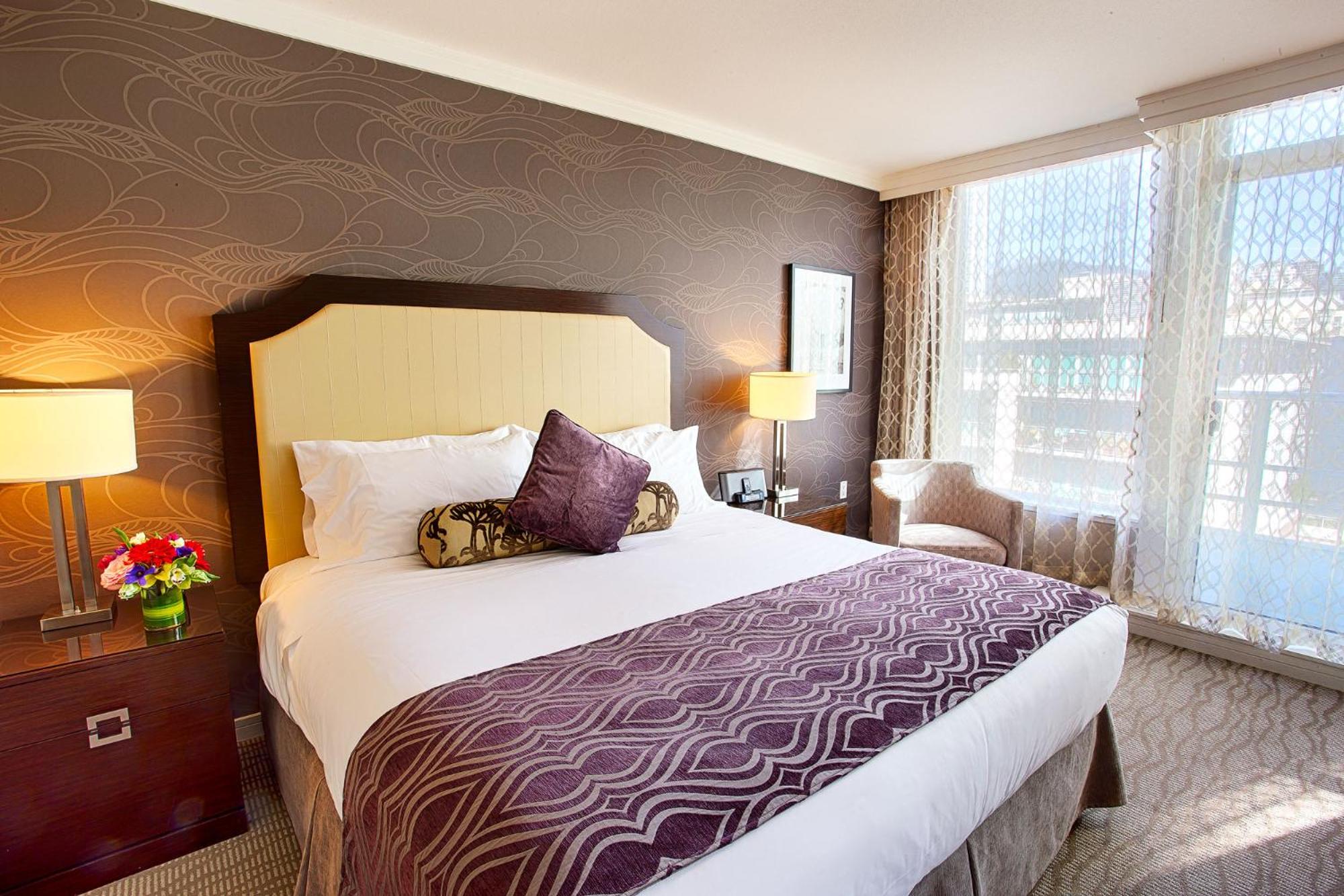 Superior King Room with Partial Harbor View - Photo 2