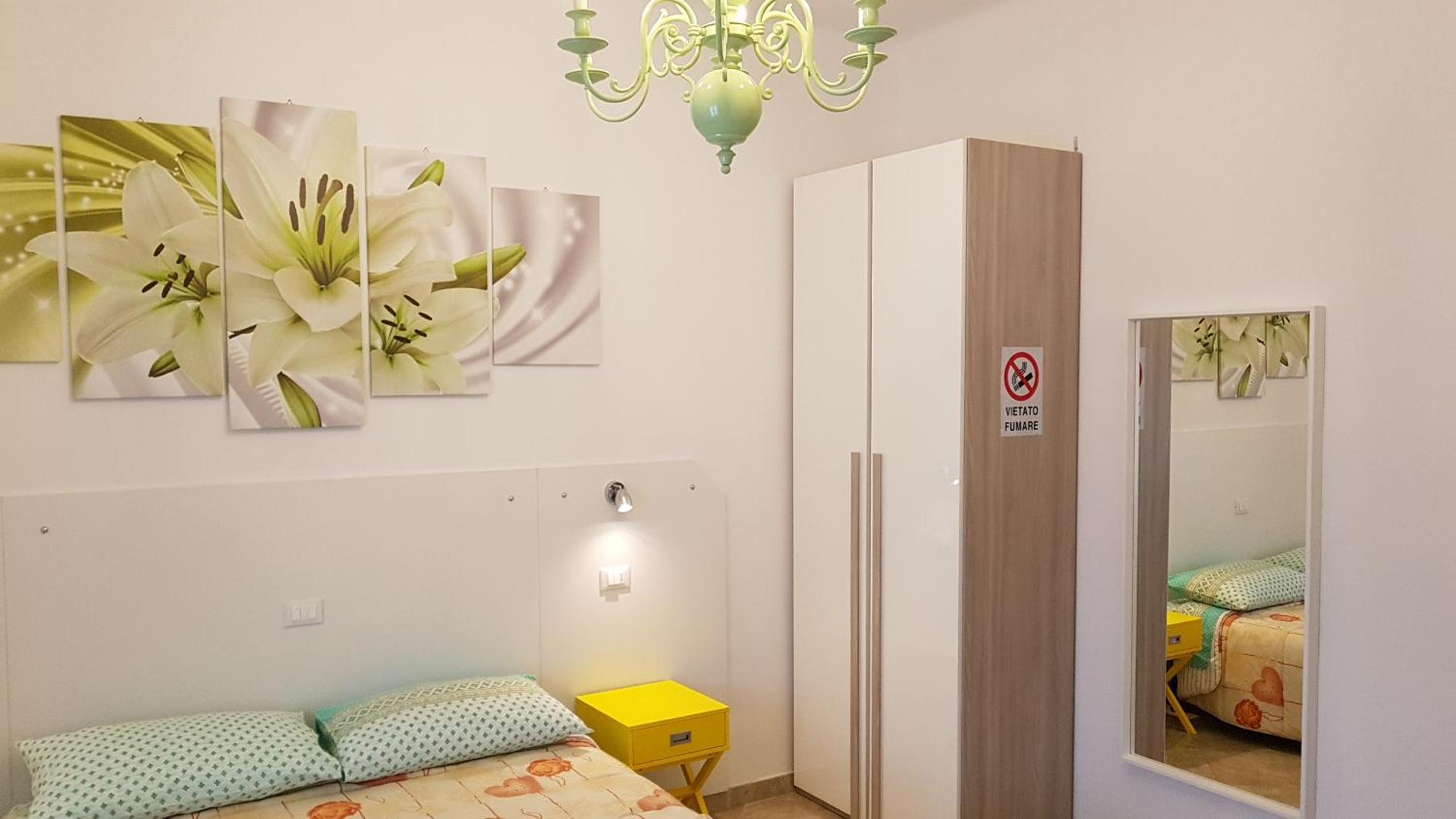 Twin Room with Private Bathroom - Photo 5