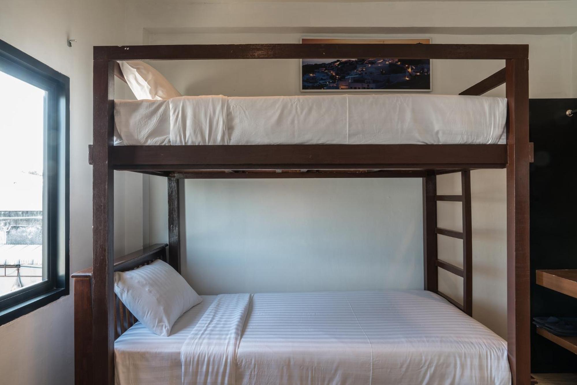 Deluxe Quadruple Room - Photo 9