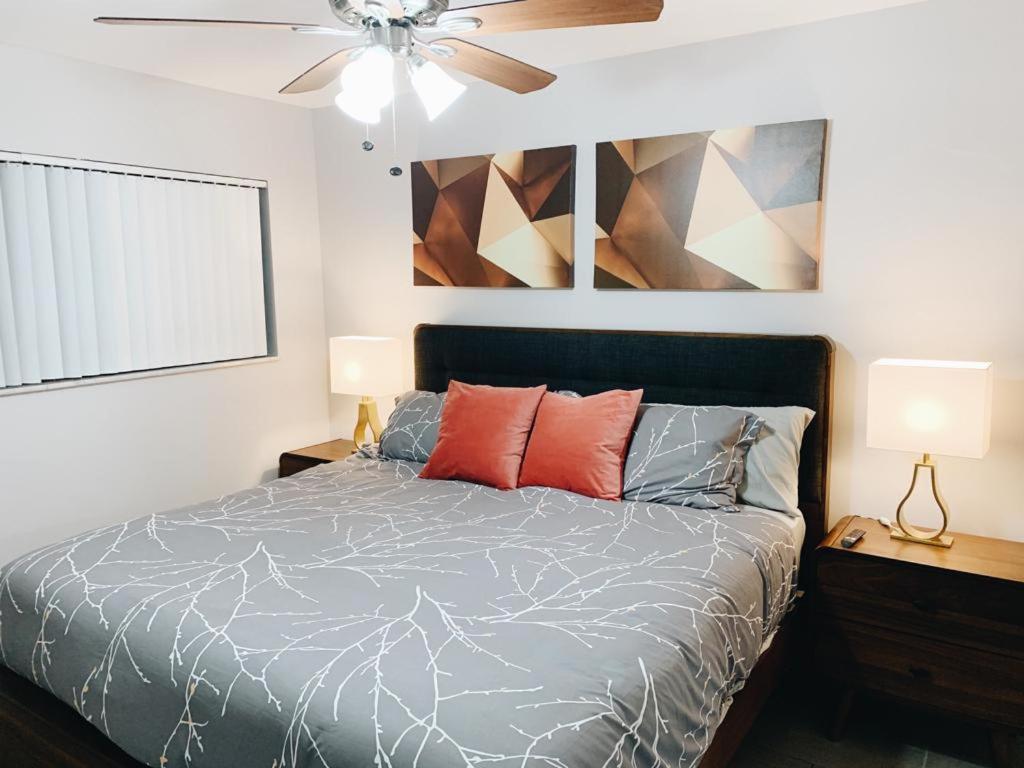 Premium Two Bedroom Two Bath Family Suite w/ Kitchen and Sofa Bed - Photo 20
