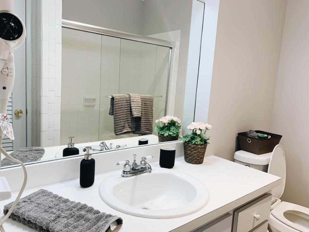 Premium Two Bedroom Two Bath Family Suite w/ Kitchen and Sofa Bed - Photo 19