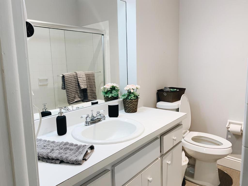 Premium Two Bedroom Two Bath Family Suite w/ Kitchen and Sofa Bed - Photo 18