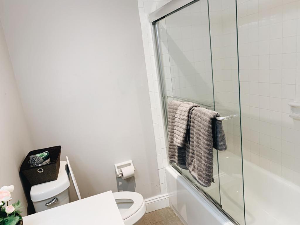 Premium Two Bedroom Two Bath Family Suite w/ Kitchen and Sofa Bed - Photo 32