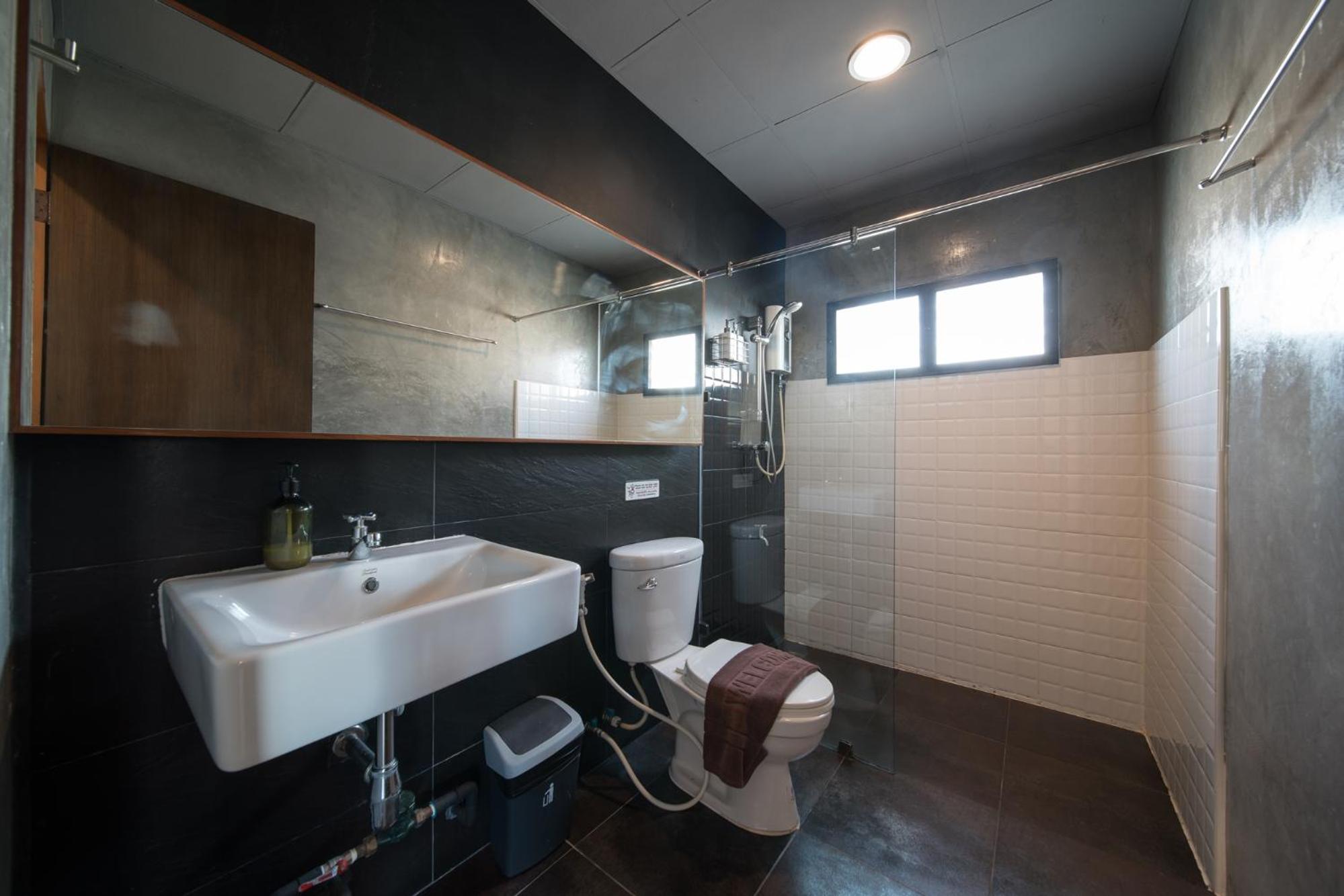 Family Room with Private Bathroom - Photo 9