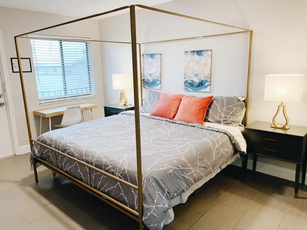 Premium Two Bedroom Two Bath Family Suite w/ Kitchen and Sofa Bed - Photo 23