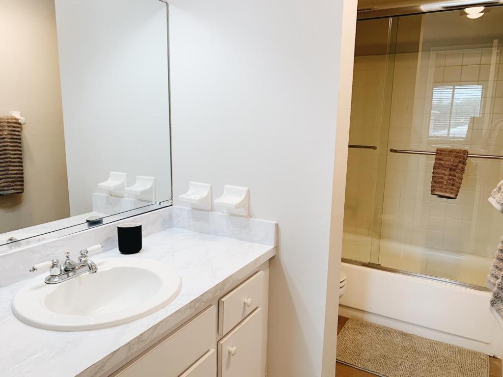 Premium Two Bedroom Two Bath Family Suite w/ Kitchen and Sofa Bed - Photo 22