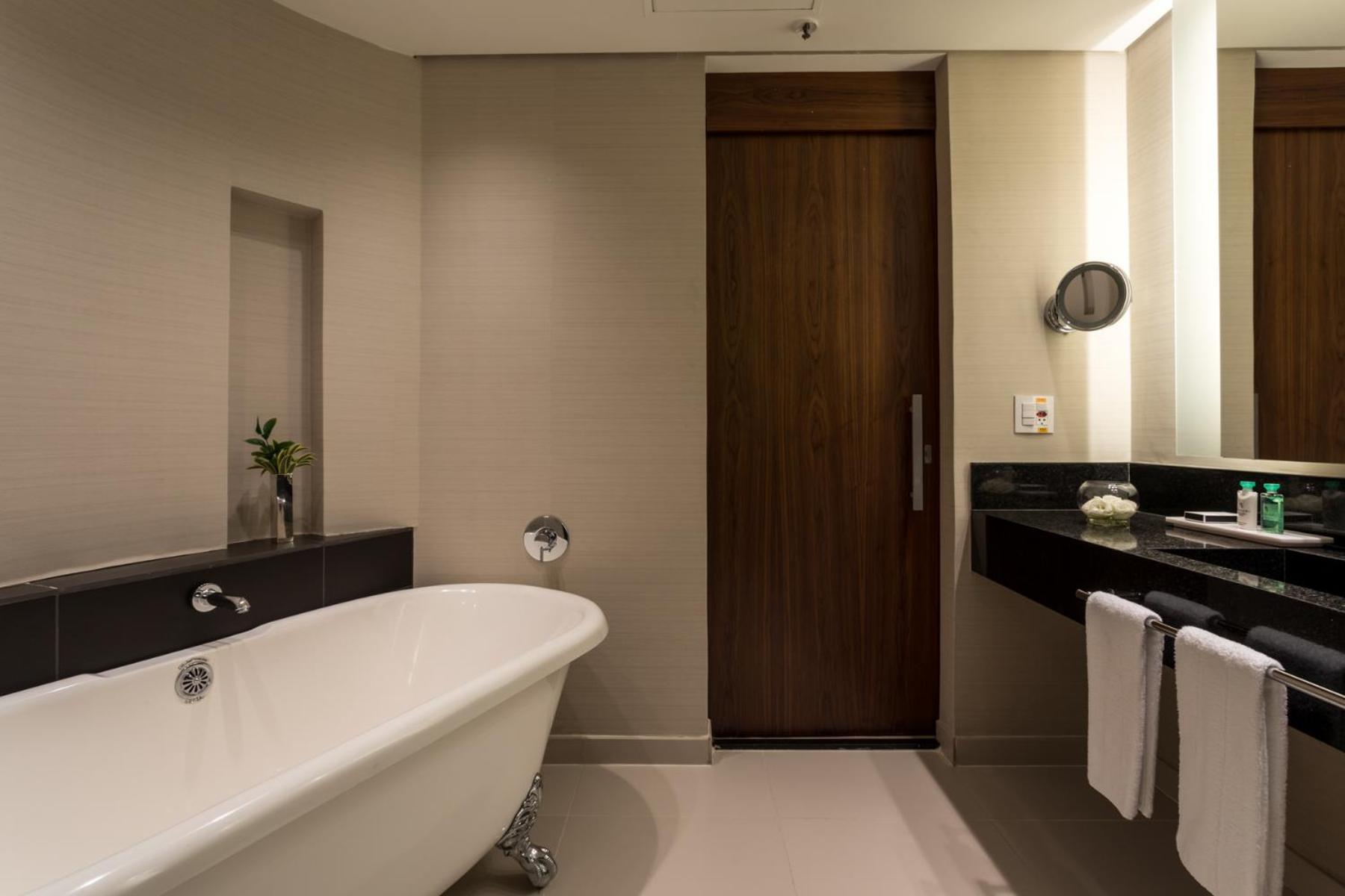 Executive Suite thumbnail 6