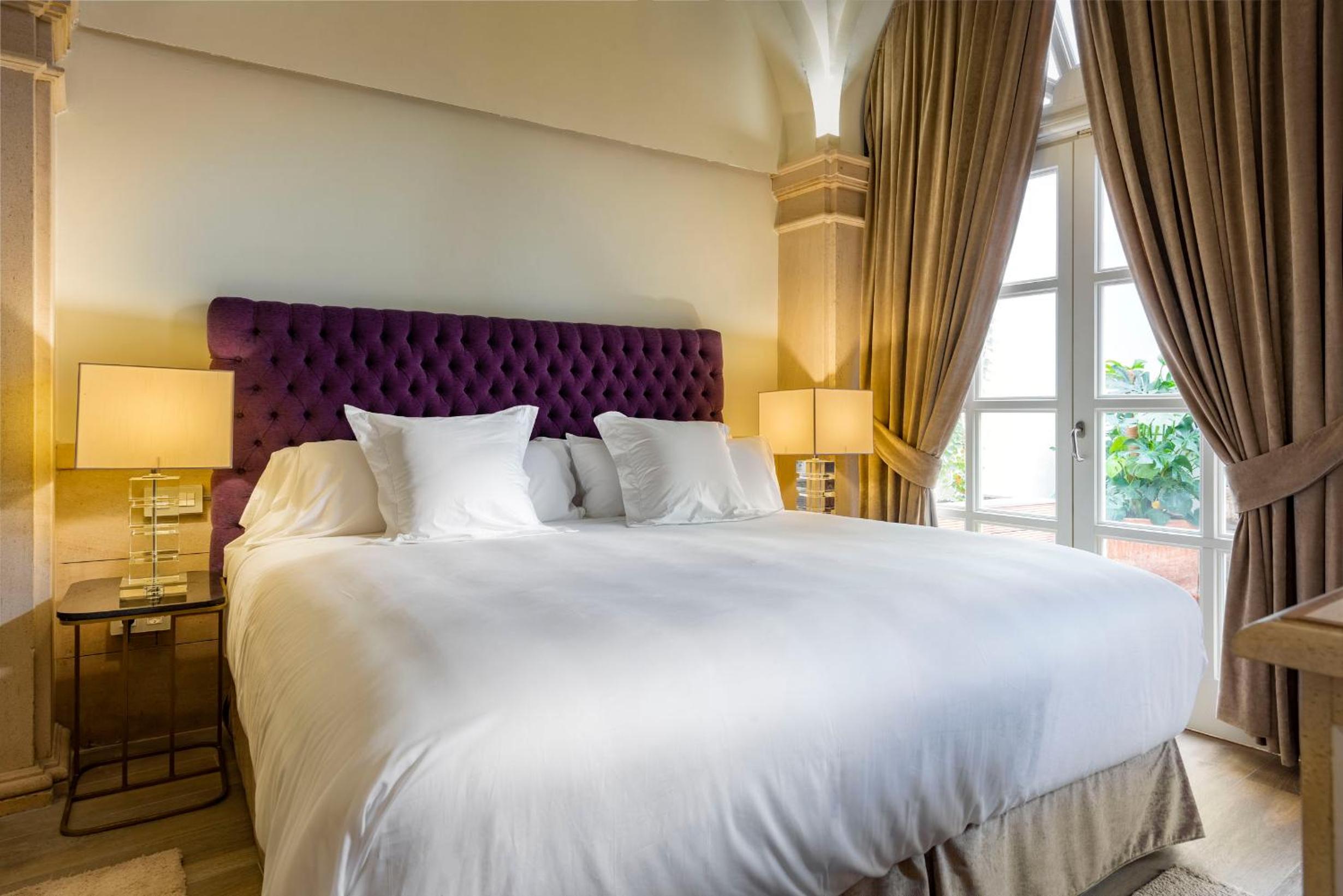 Deluxe Suite - Photo 13
