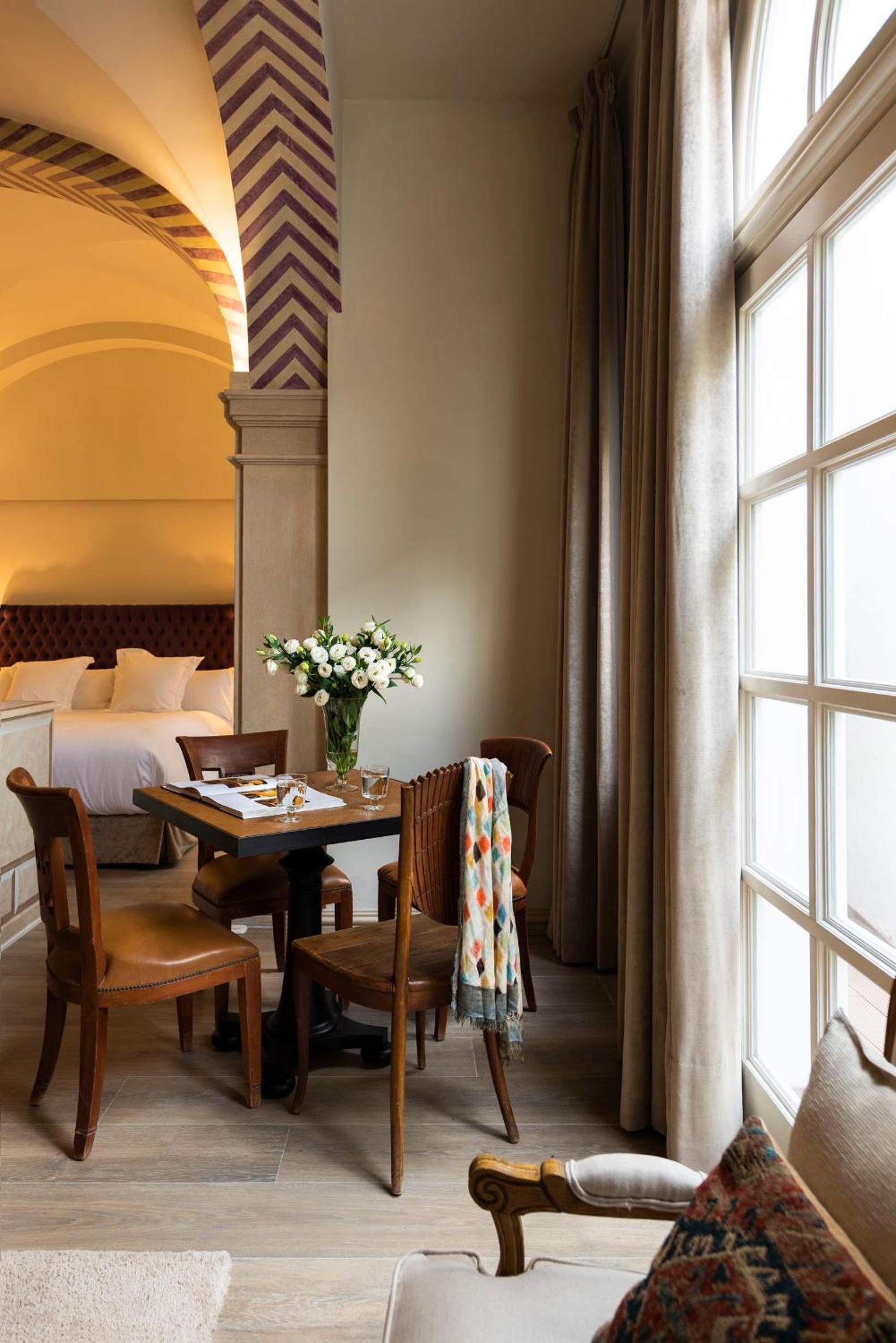 Deluxe Suite - Photo 5