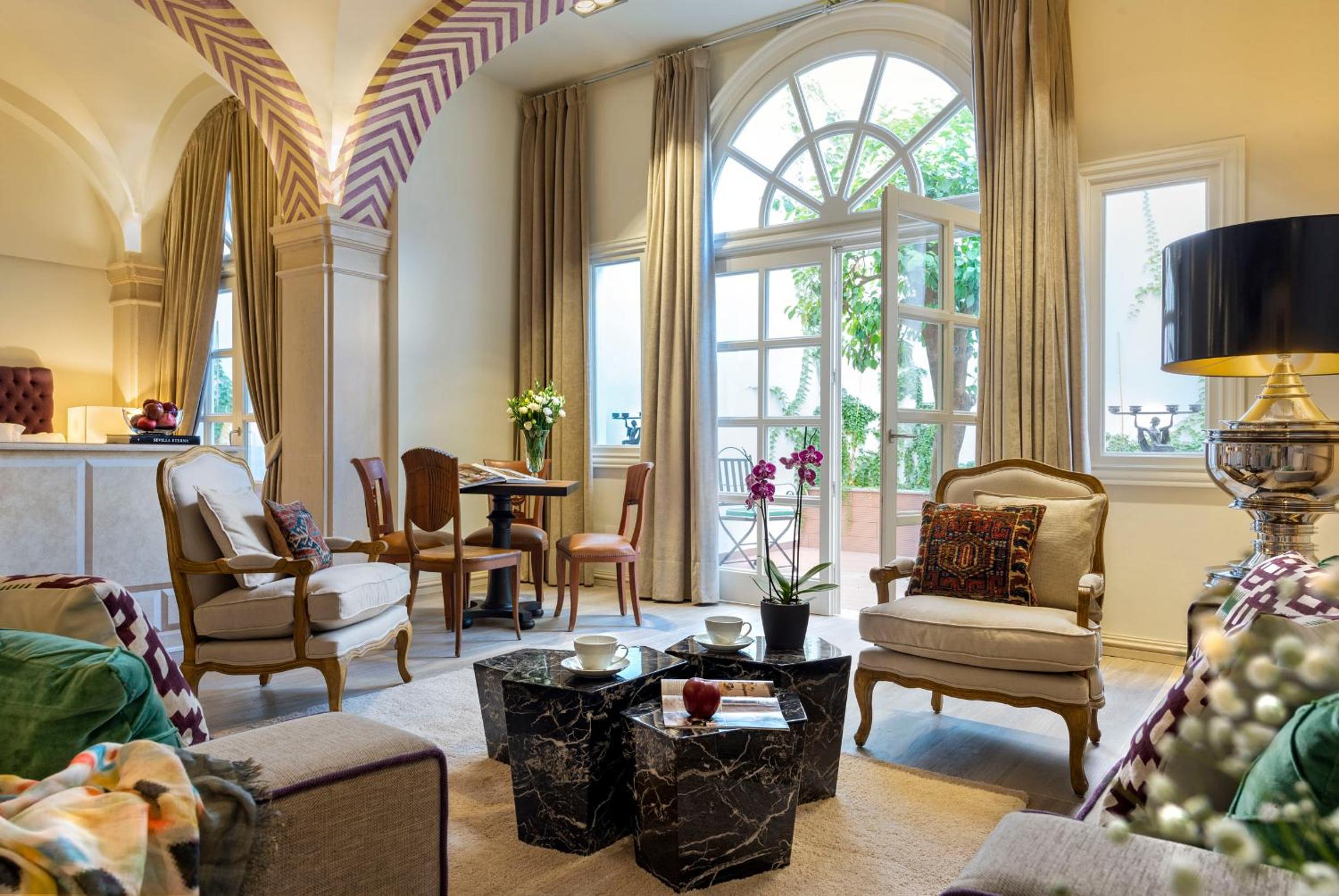 Deluxe Suite - Photo 6