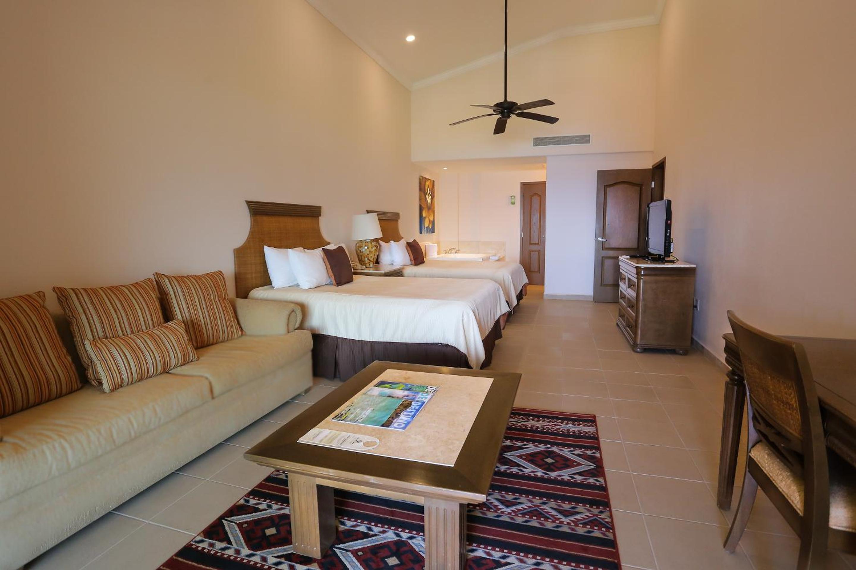 Three Bedroom Suite - Photo 9