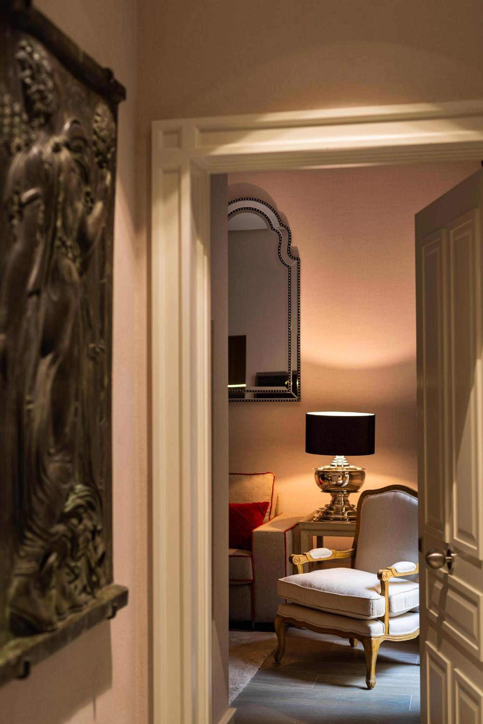 Suite - Photo 7