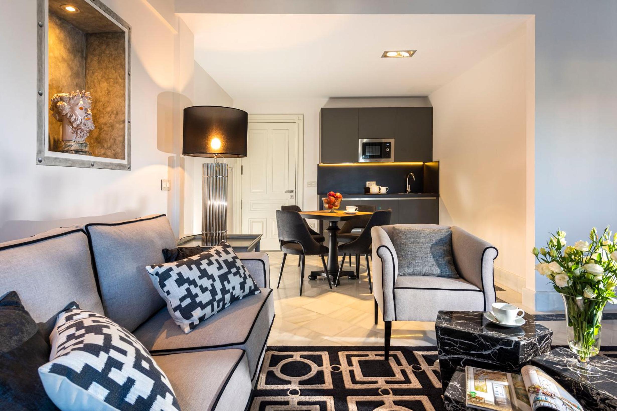 Suite with River View - Photo 9