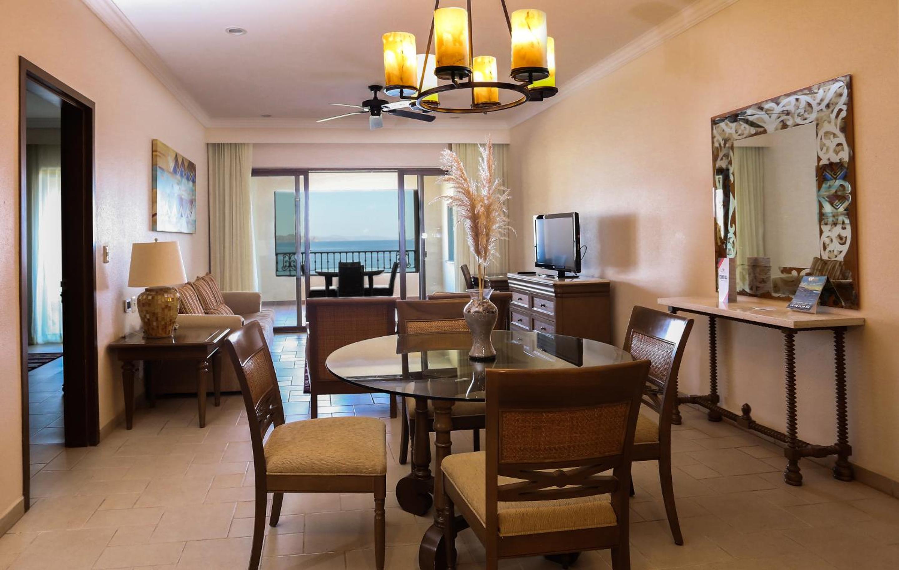 Three Bedroom Suite - Photo 5