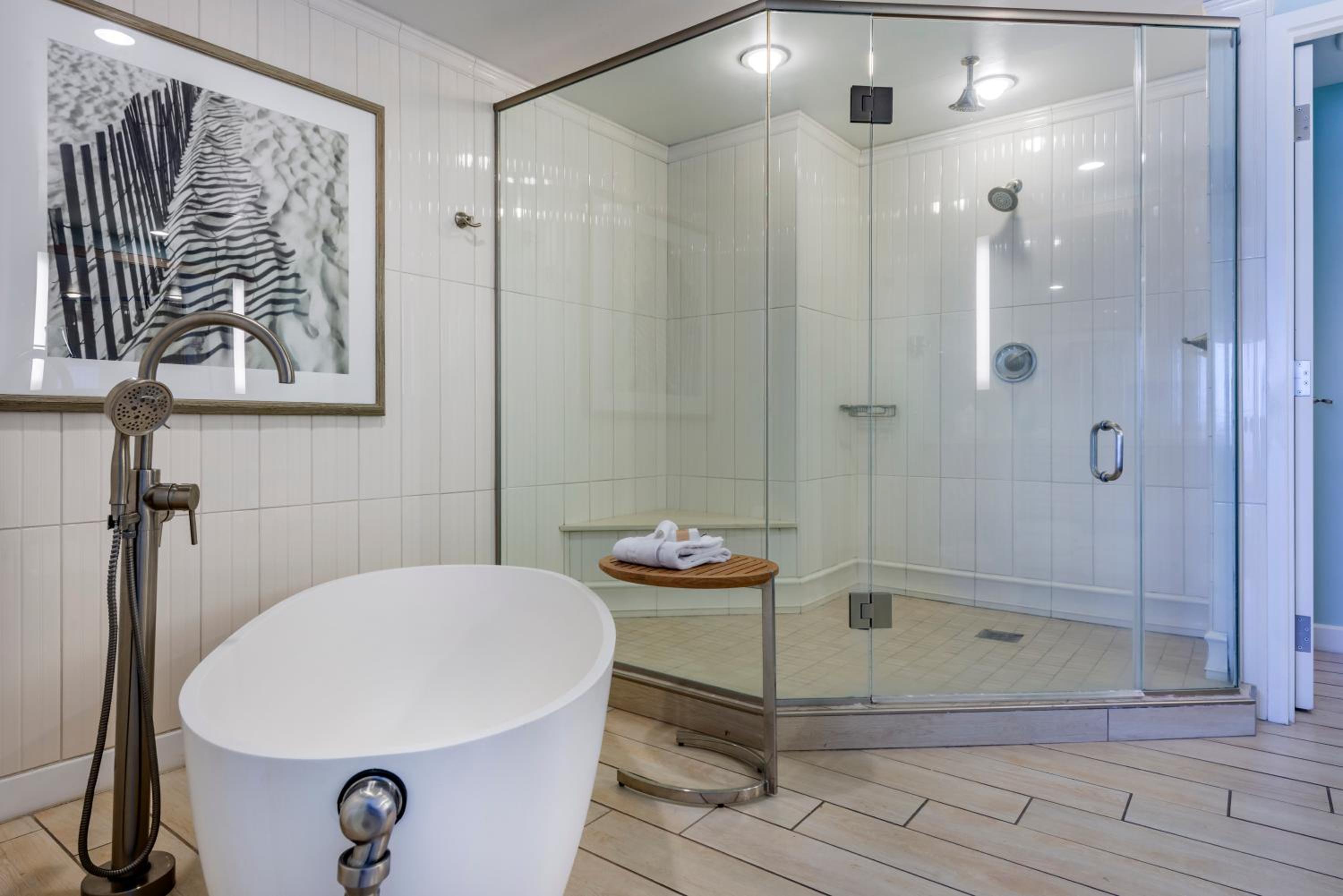 Executive Suite with  Ocean and Pool View - Photo 3
